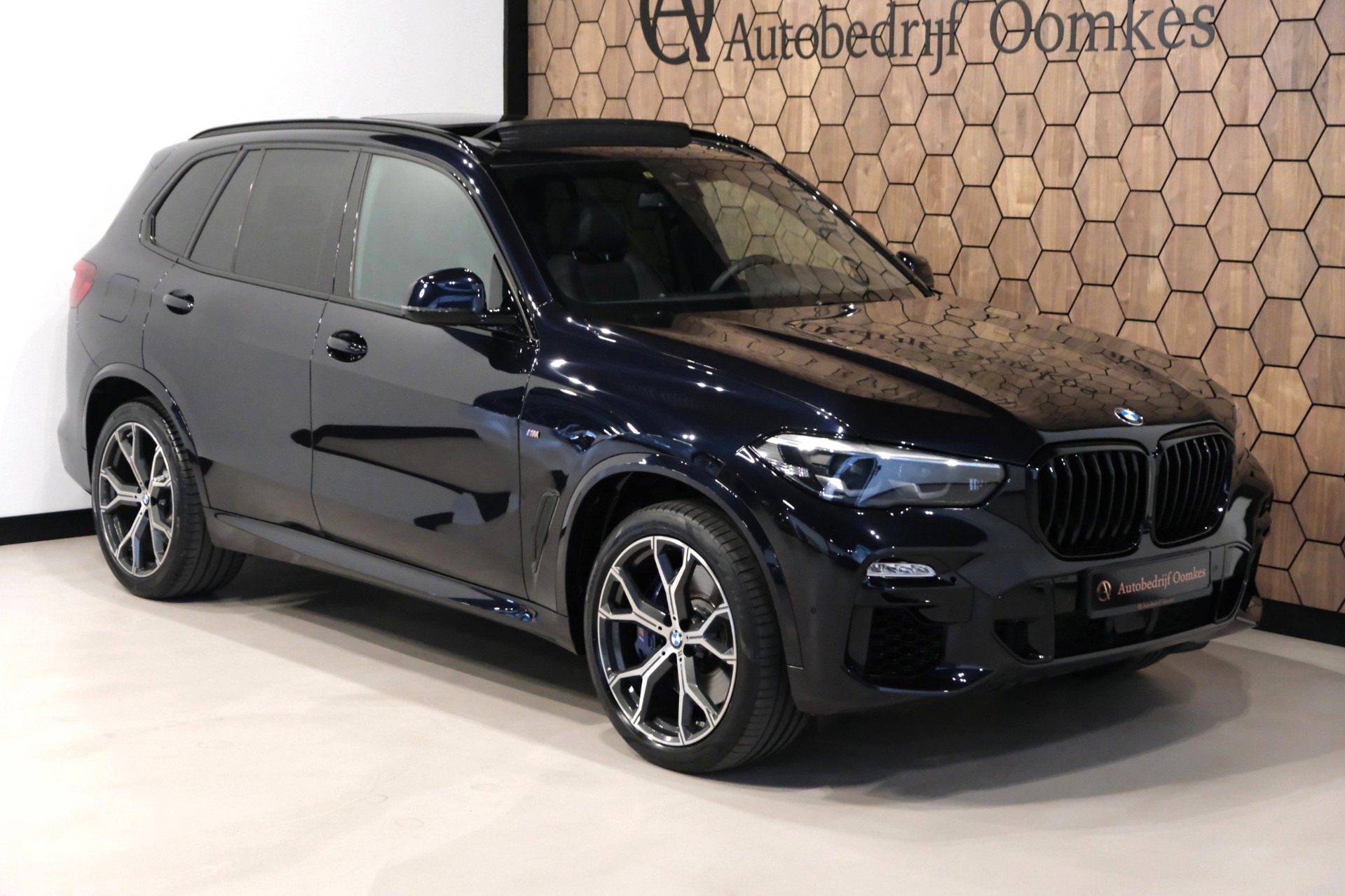 Foto van BMW X5 M50i