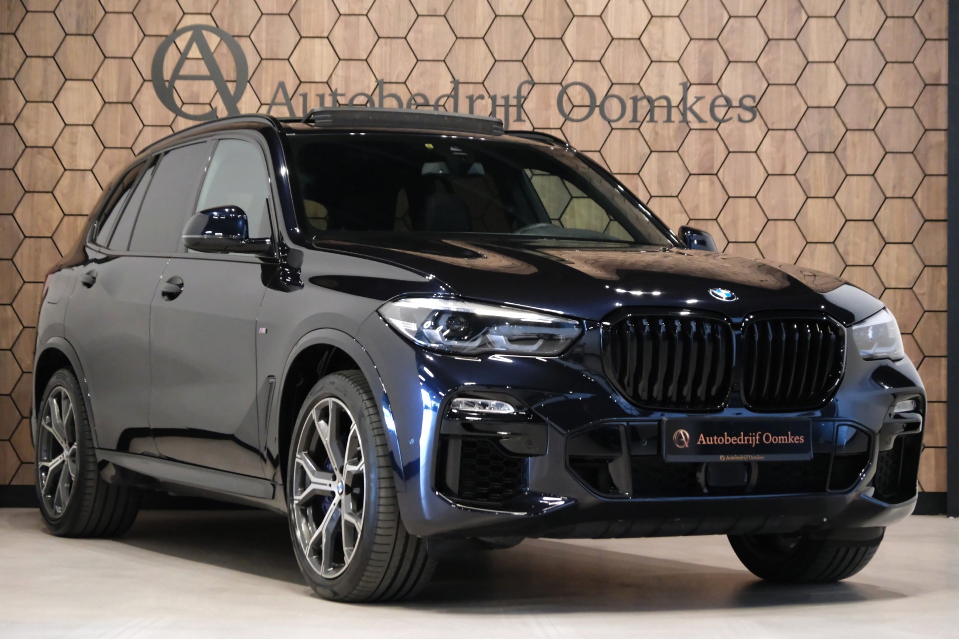 Foto van BMW X5 M50i