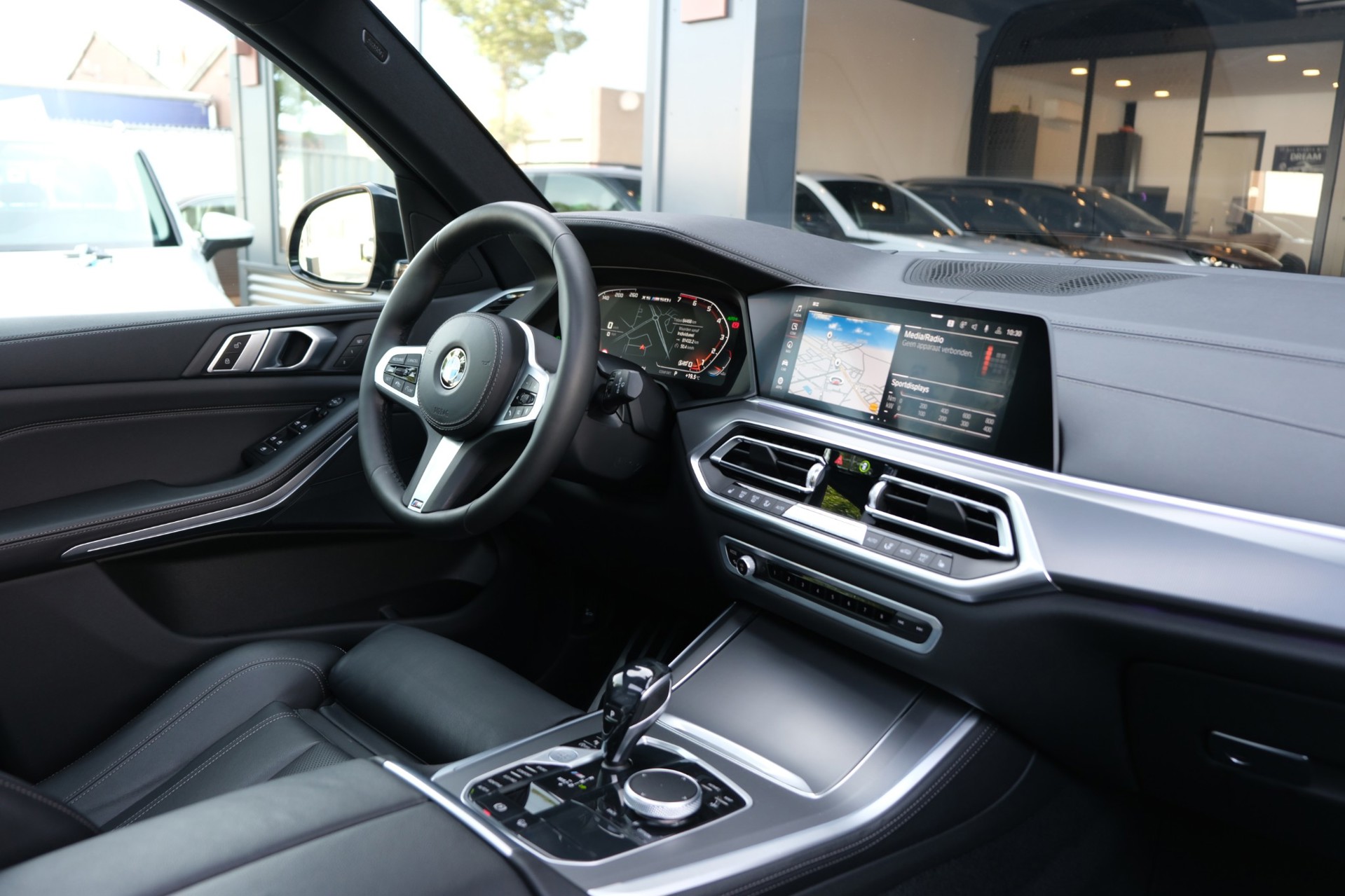 Foto van BMW X5 M50i
