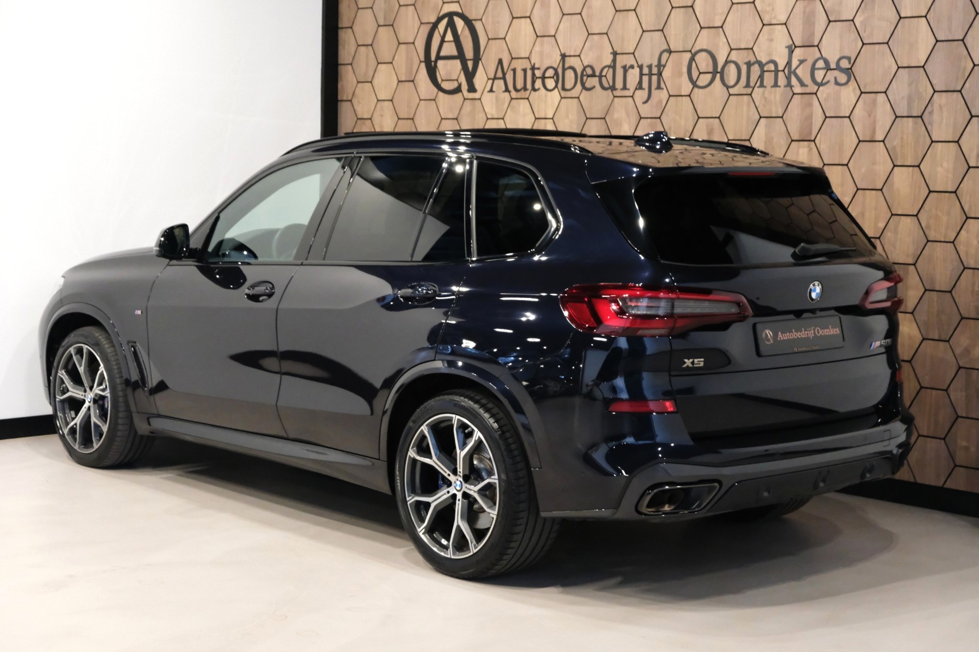 Foto van BMW X5 M50i