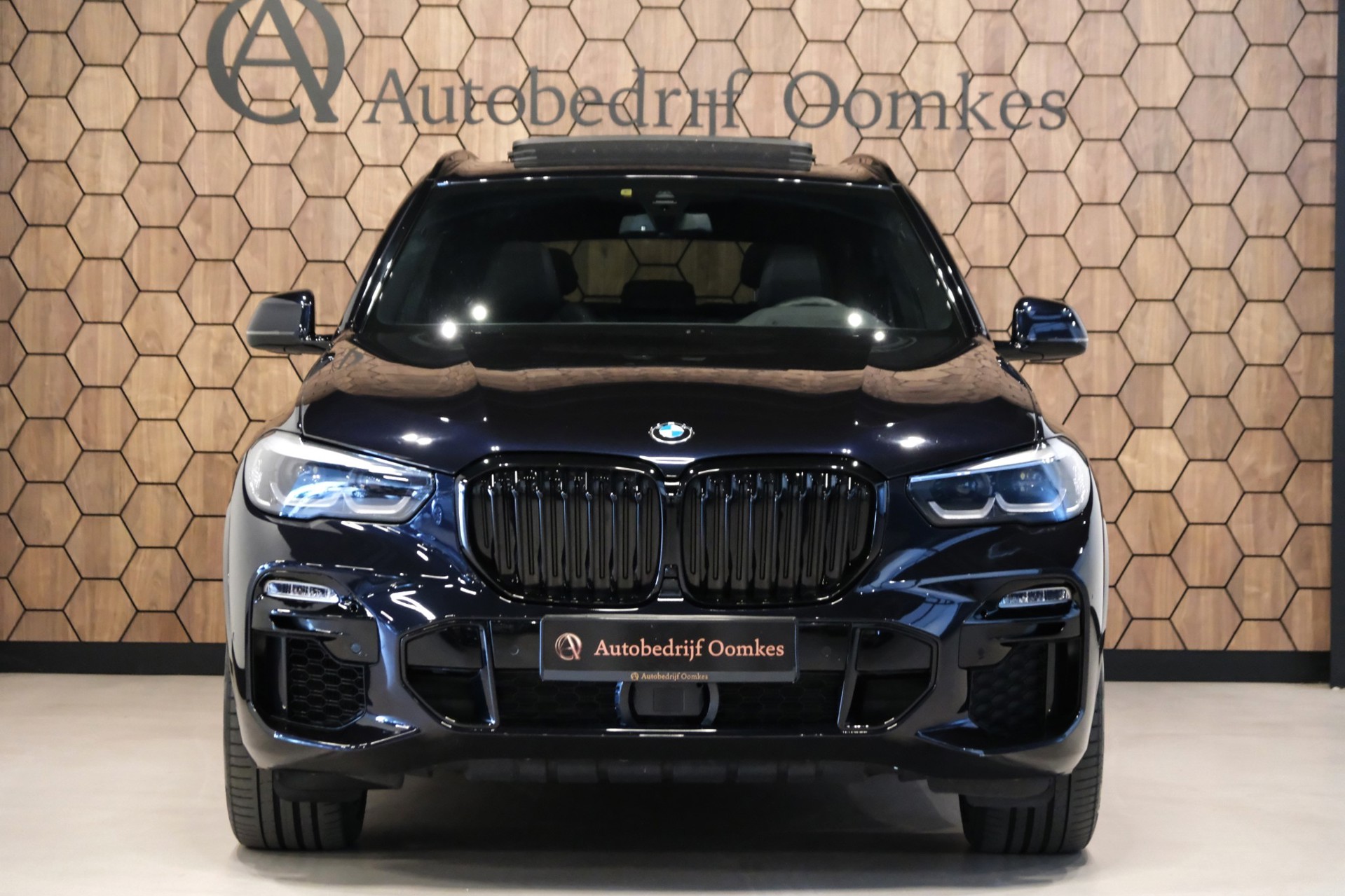 Foto van BMW X5 M50i
