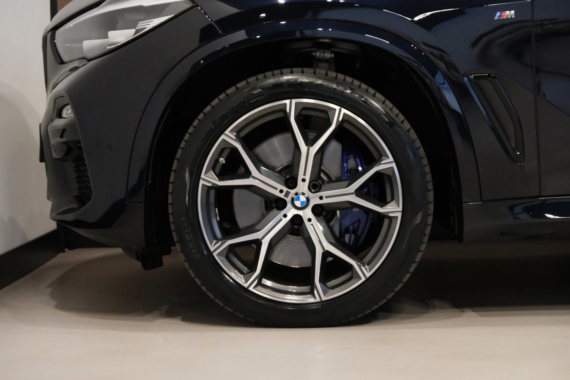 Foto van BMW X5 M50i