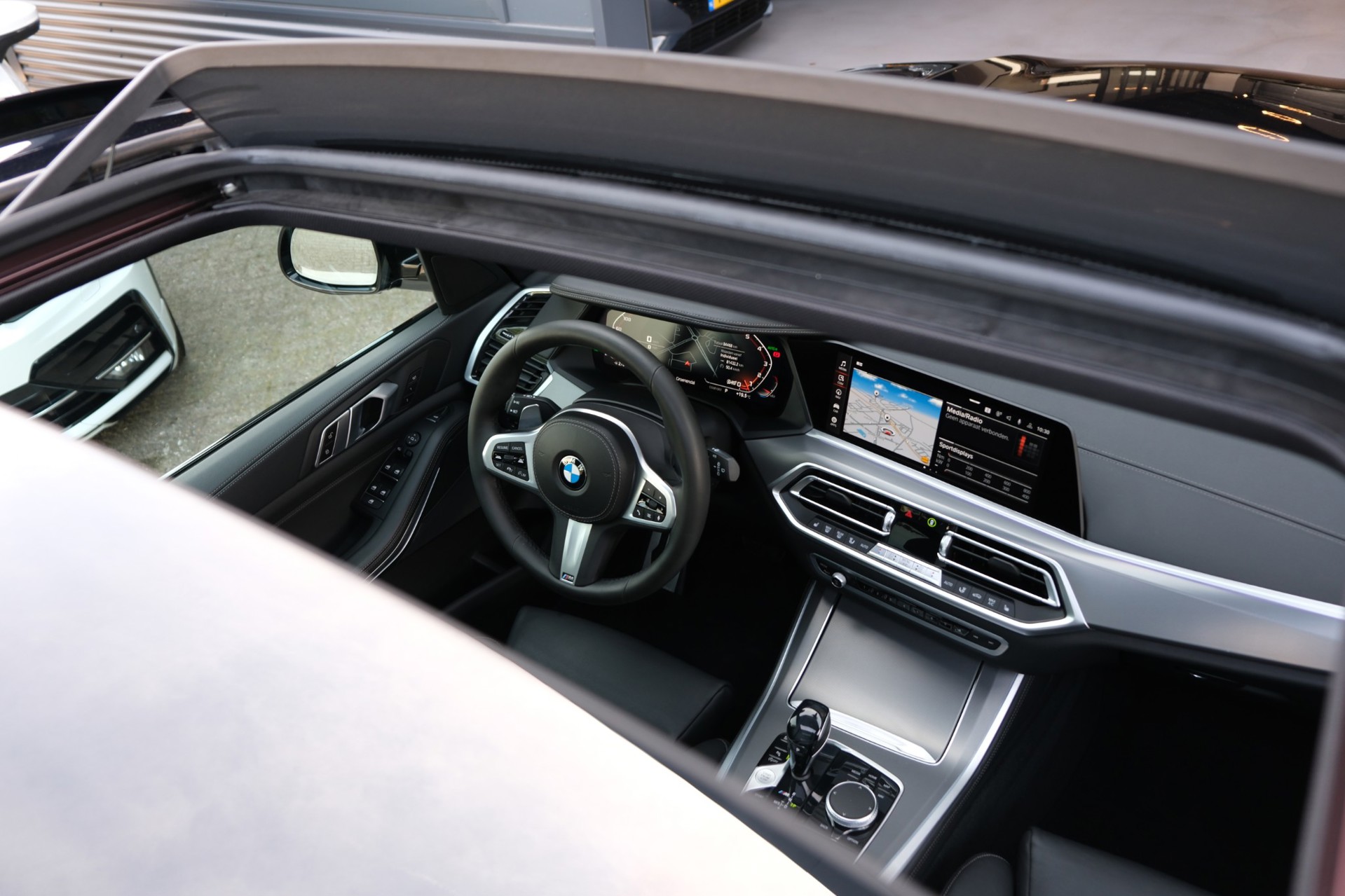 Foto van BMW X5 M50i