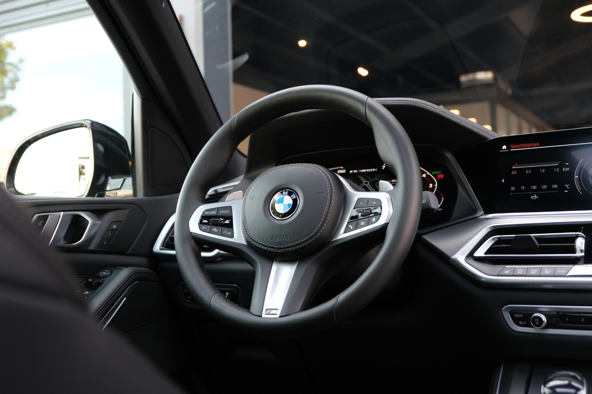 Foto van BMW X5 M50i