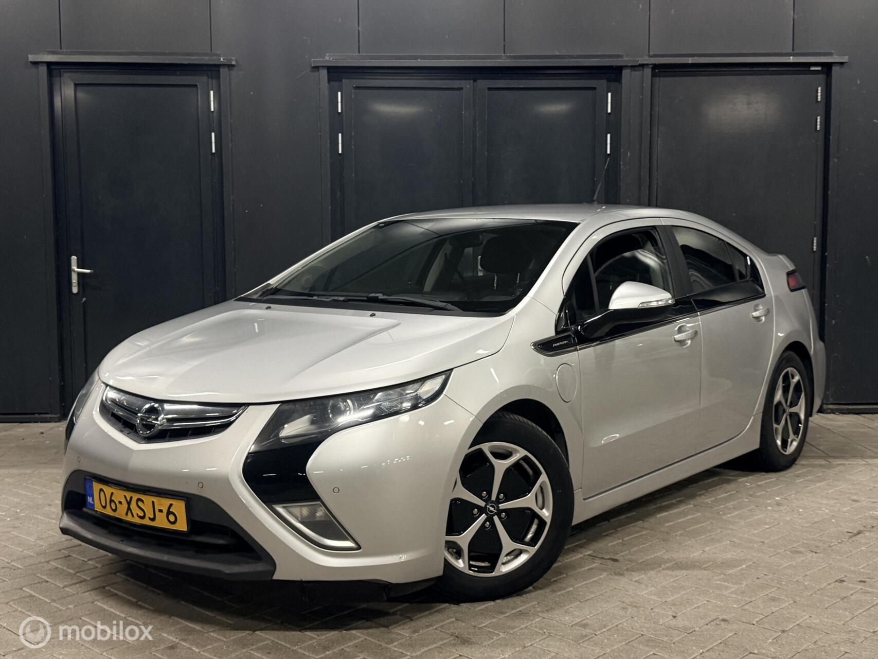 Opel Ampera 1.4 leder/stoelverwarming/trekhaak/pdc/bose 2012 - voorkant