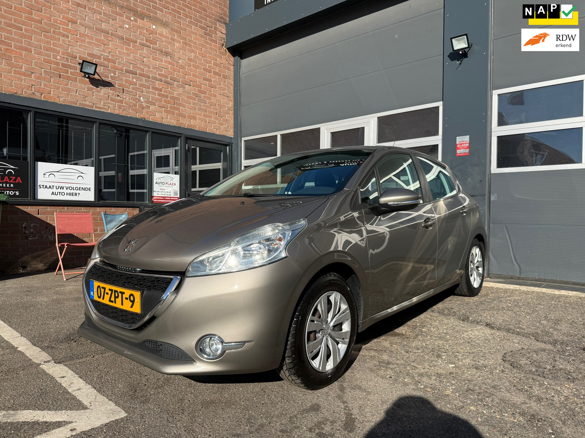 Peugeot 208 1.2 VTi Access 2013 - voorkant
