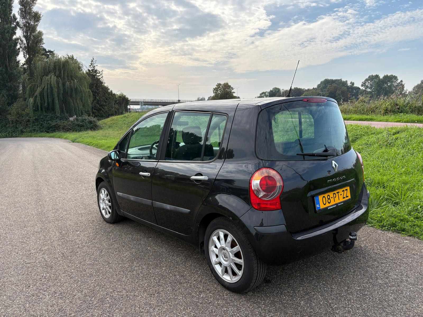Renault Modus 1.4 16V Authentique Luxe - Panorama, Cruise, Trekhaak 2004 - voorkant