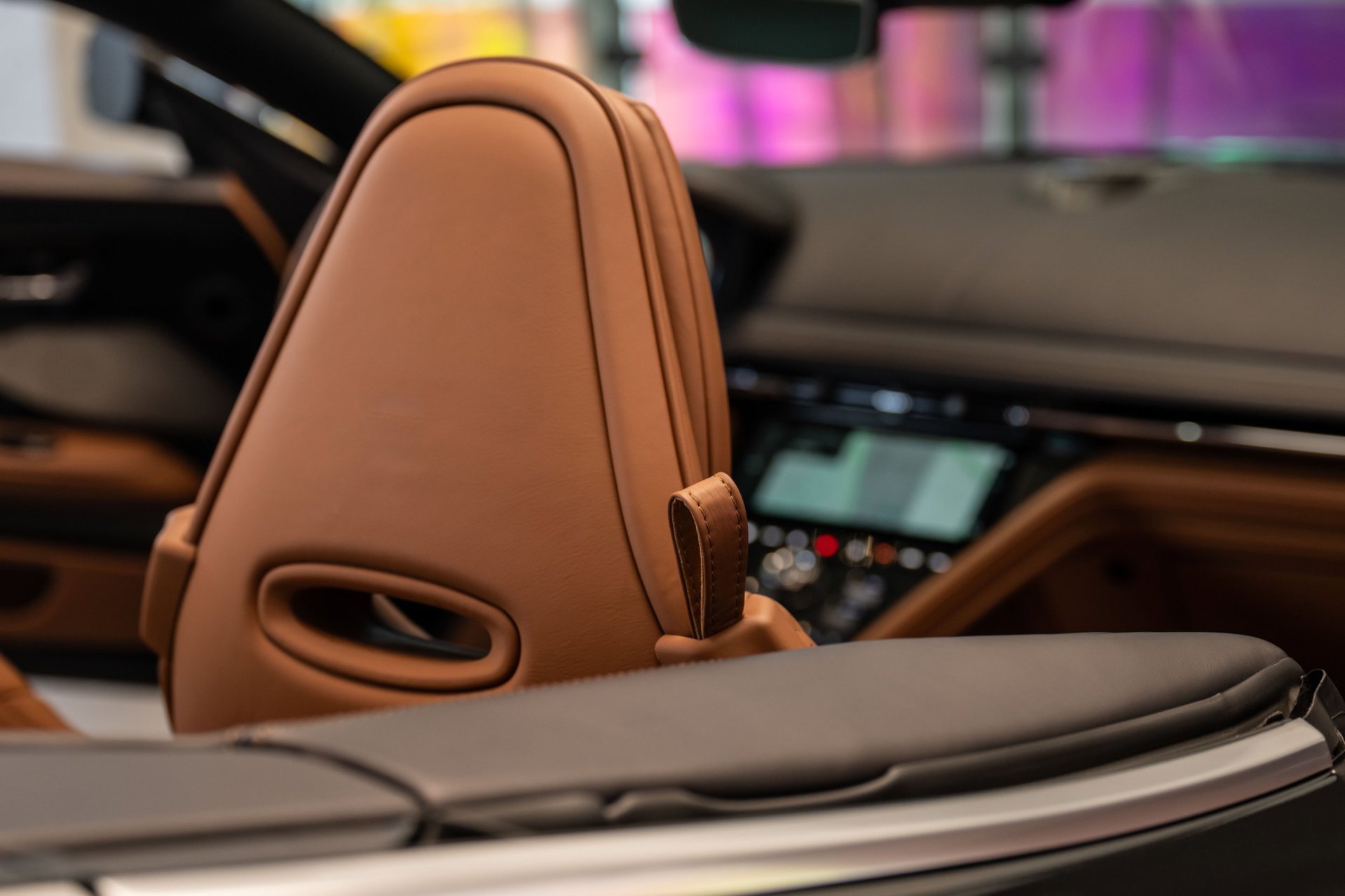 Foto van Aston Martin Db12 Volante
