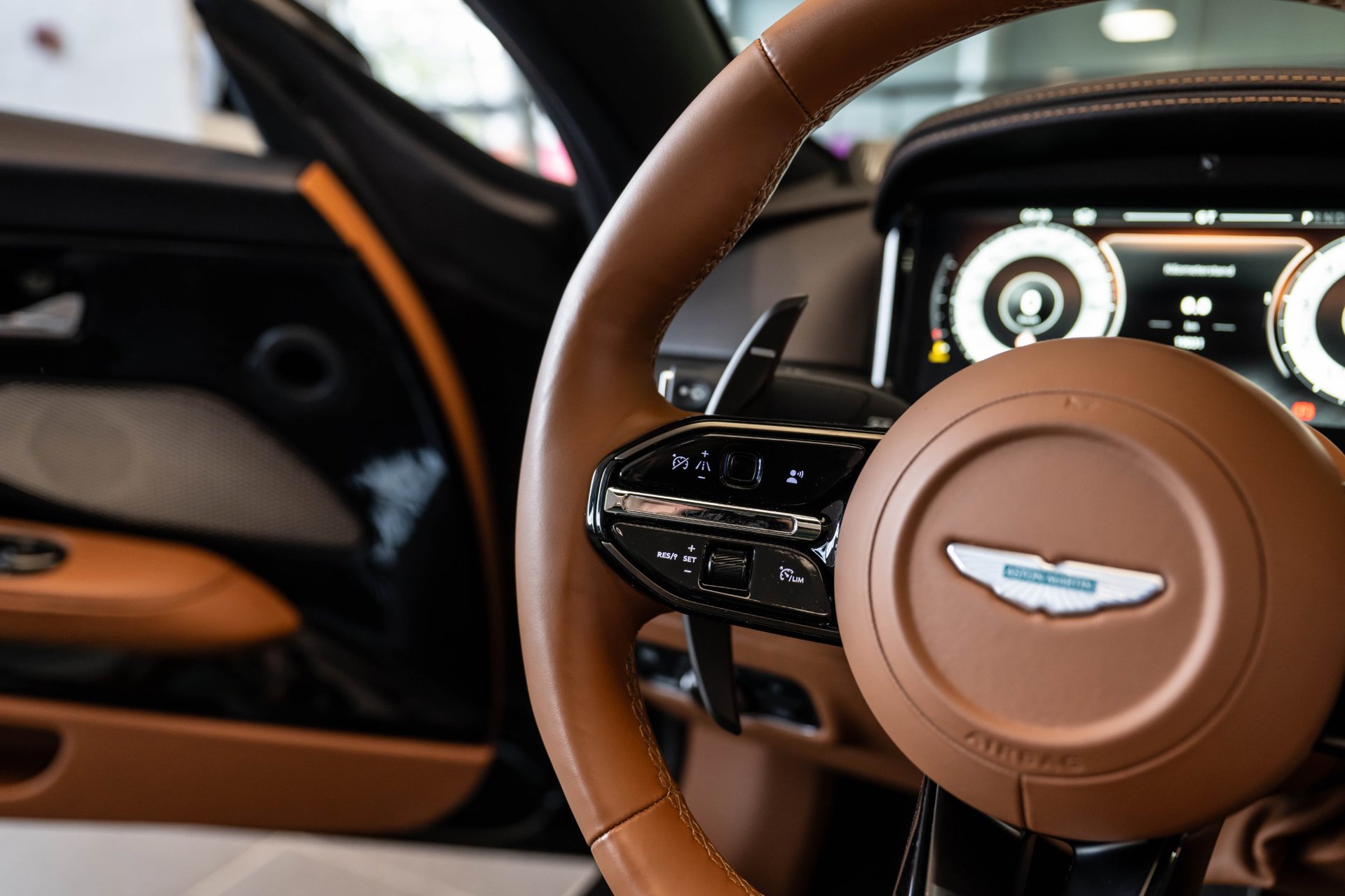 Foto van Aston Martin Db12 Volante