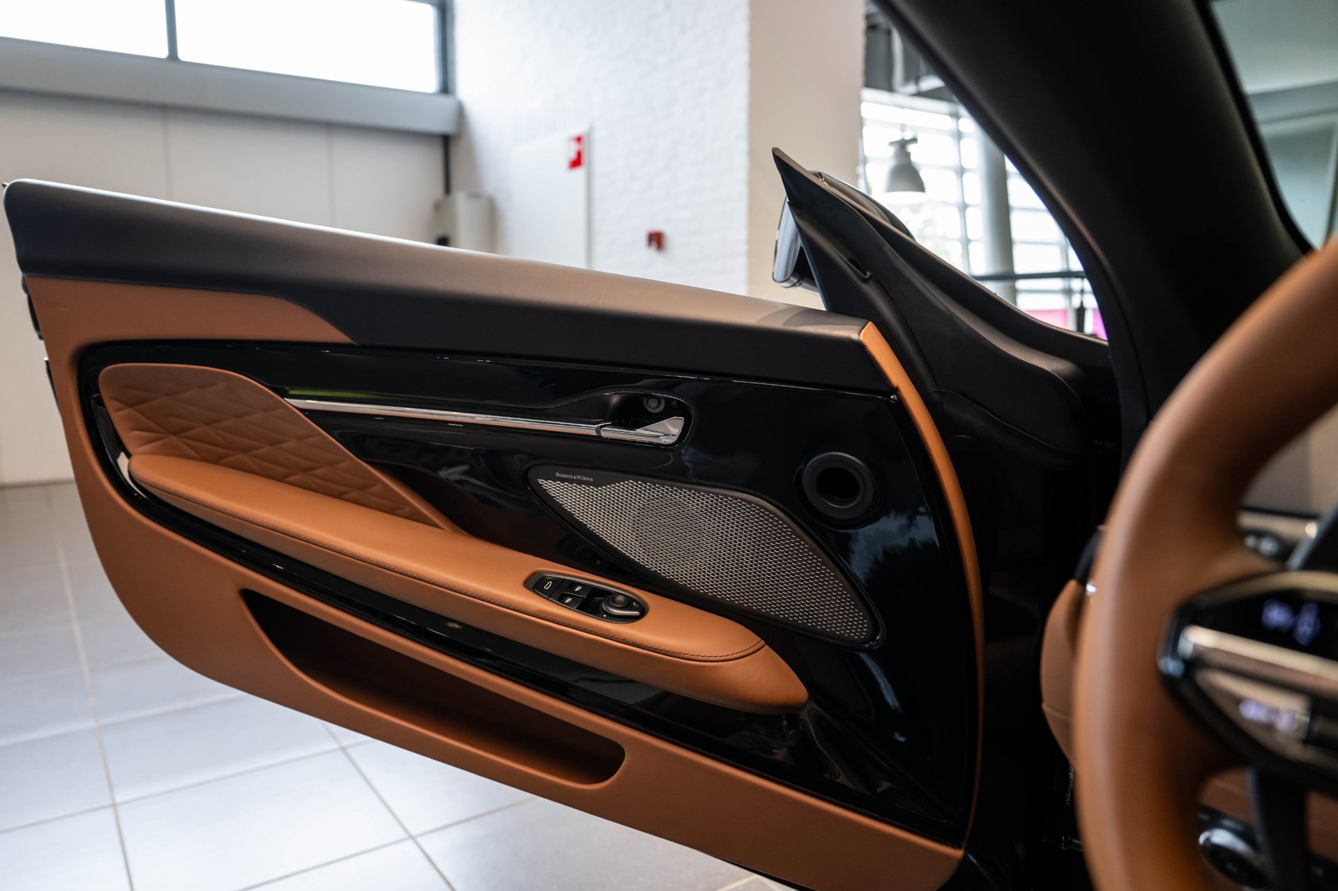 Foto van Aston Martin Db12 Volante