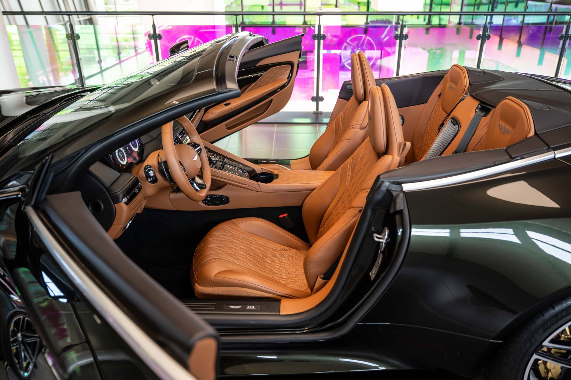 Foto van Aston Martin Db12 Volante