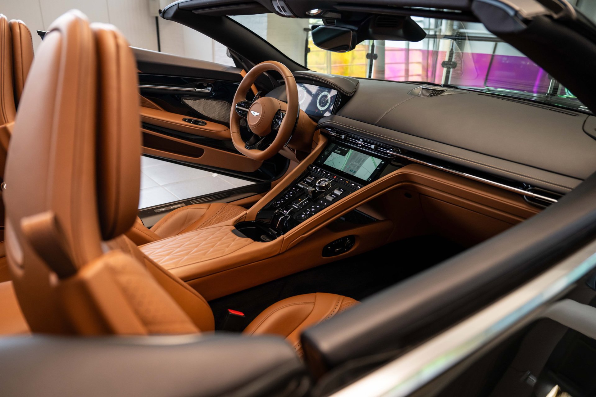 Foto van Aston Martin Db12 Volante
