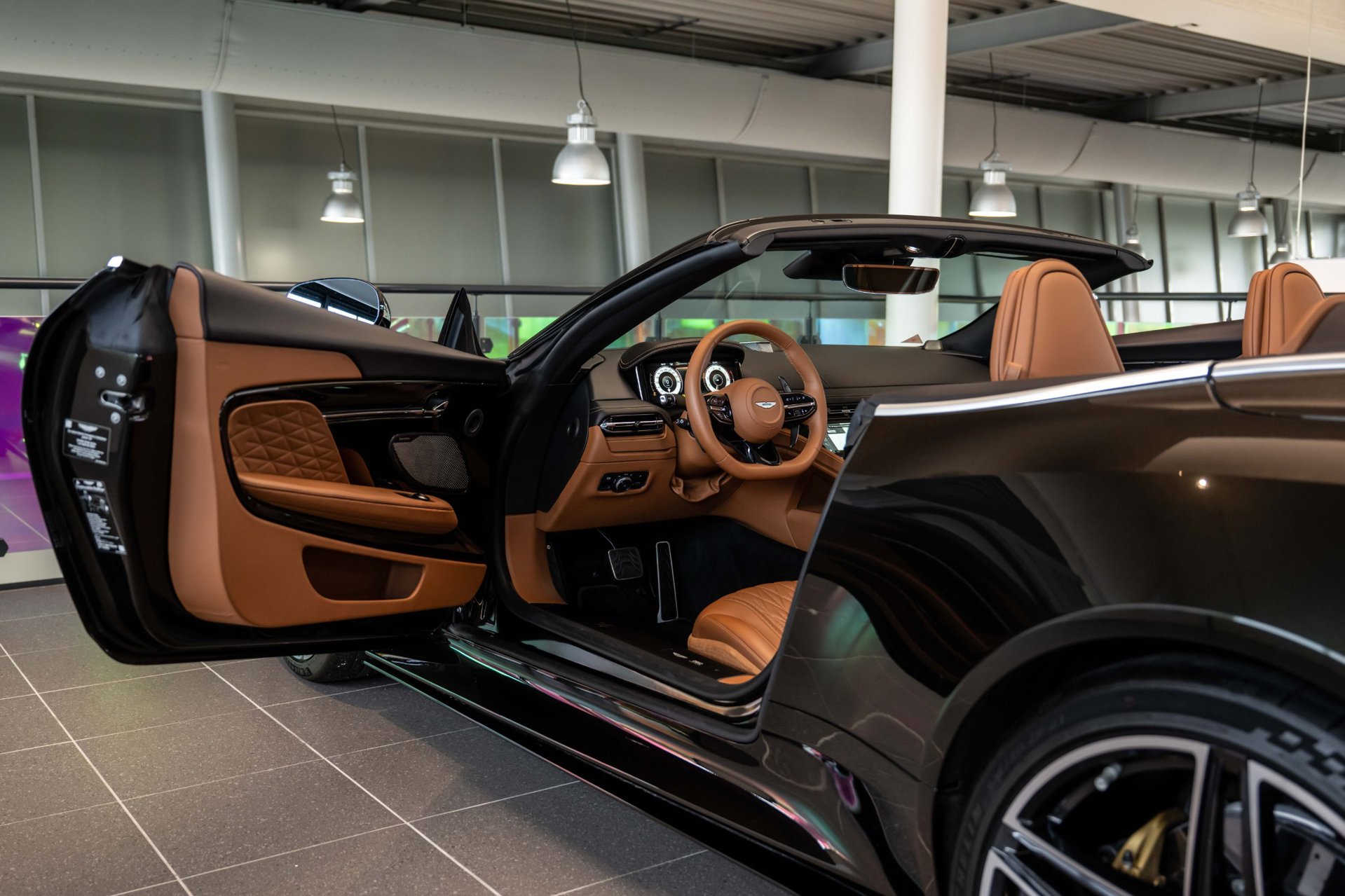 Foto van Aston Martin Db12 Volante