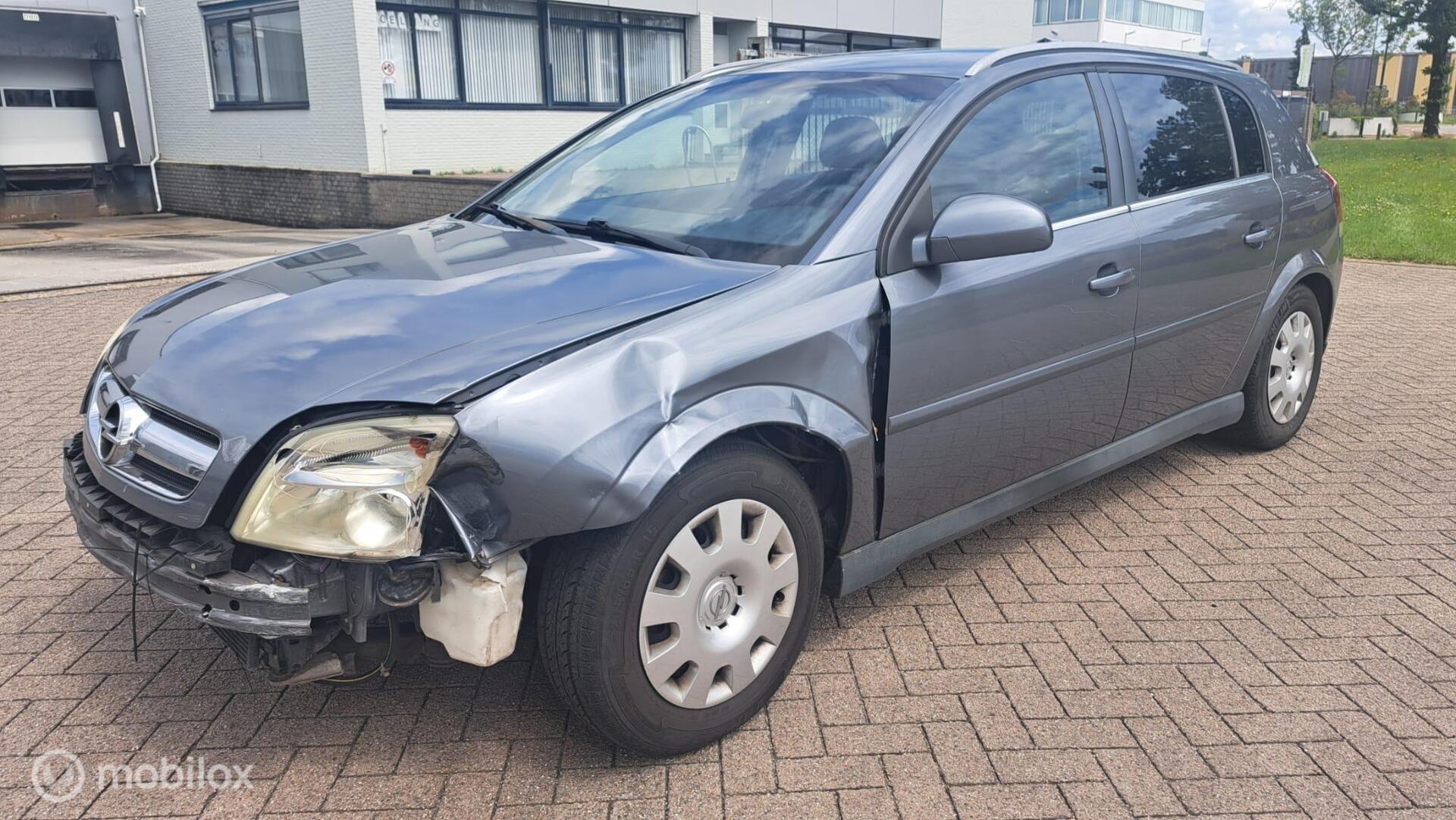 Opel Signum 1.8-16V LPG auto rijd gewoon voor schade 2004 - voorkant