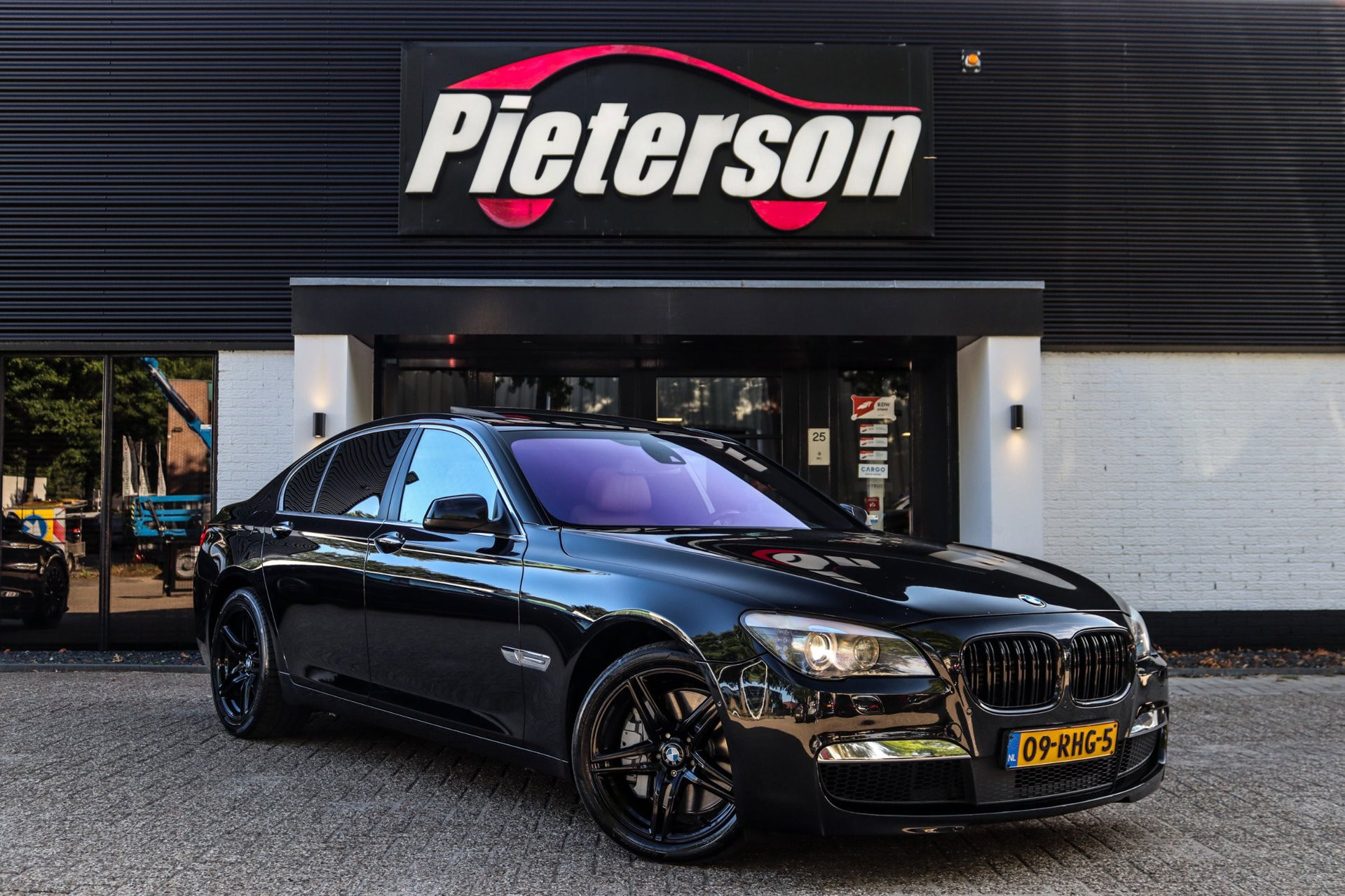BMW 750i 750i High Executive M Sport 408 pk softclose 2011 - voorkant