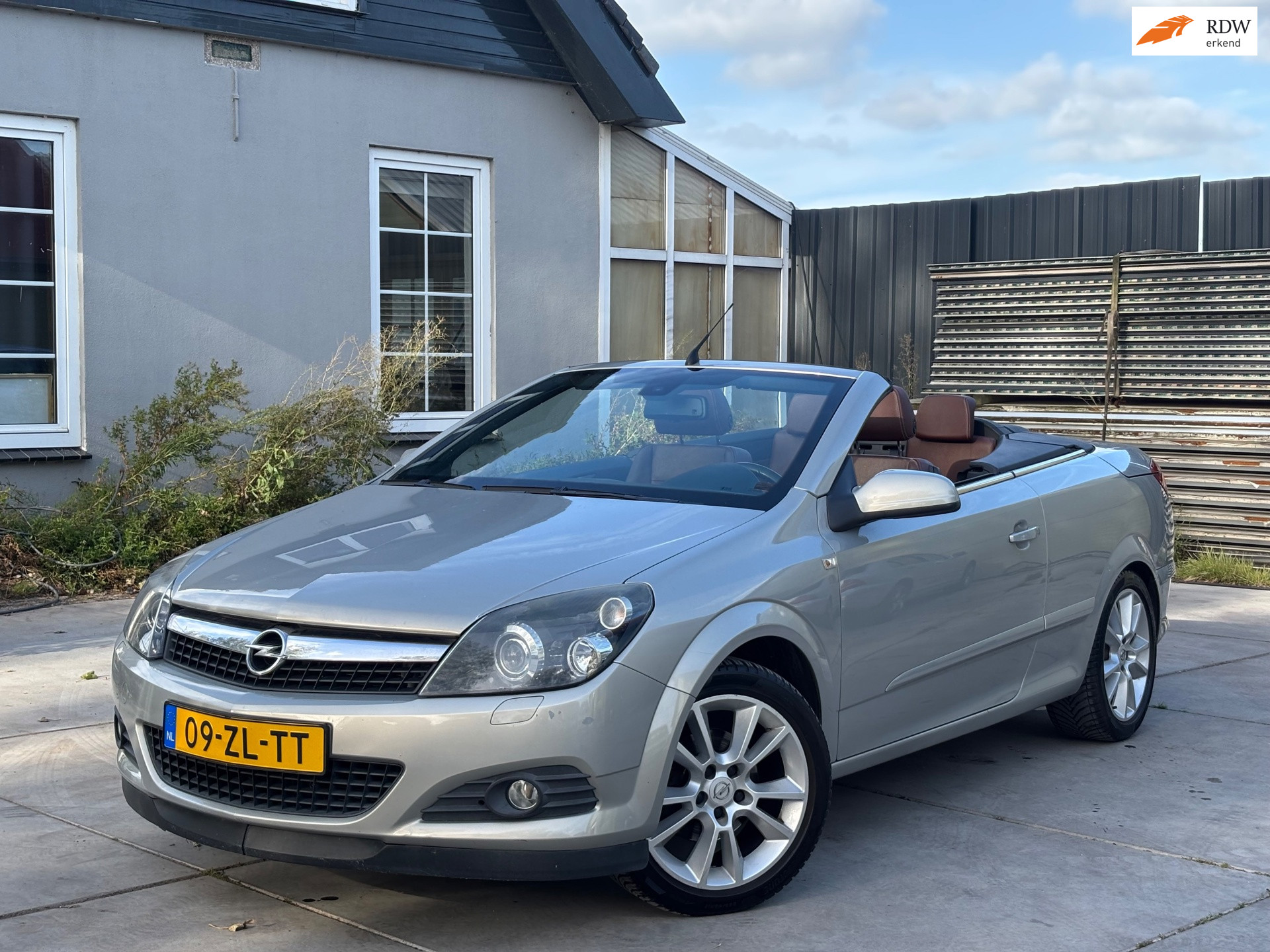 Opel Astra Twin Top 1.8 Temptation| Cabrio | Leder | Airco | Automaat | Onderhoudshistorie | Velgen | Rijklaar. 2008 - voorkant