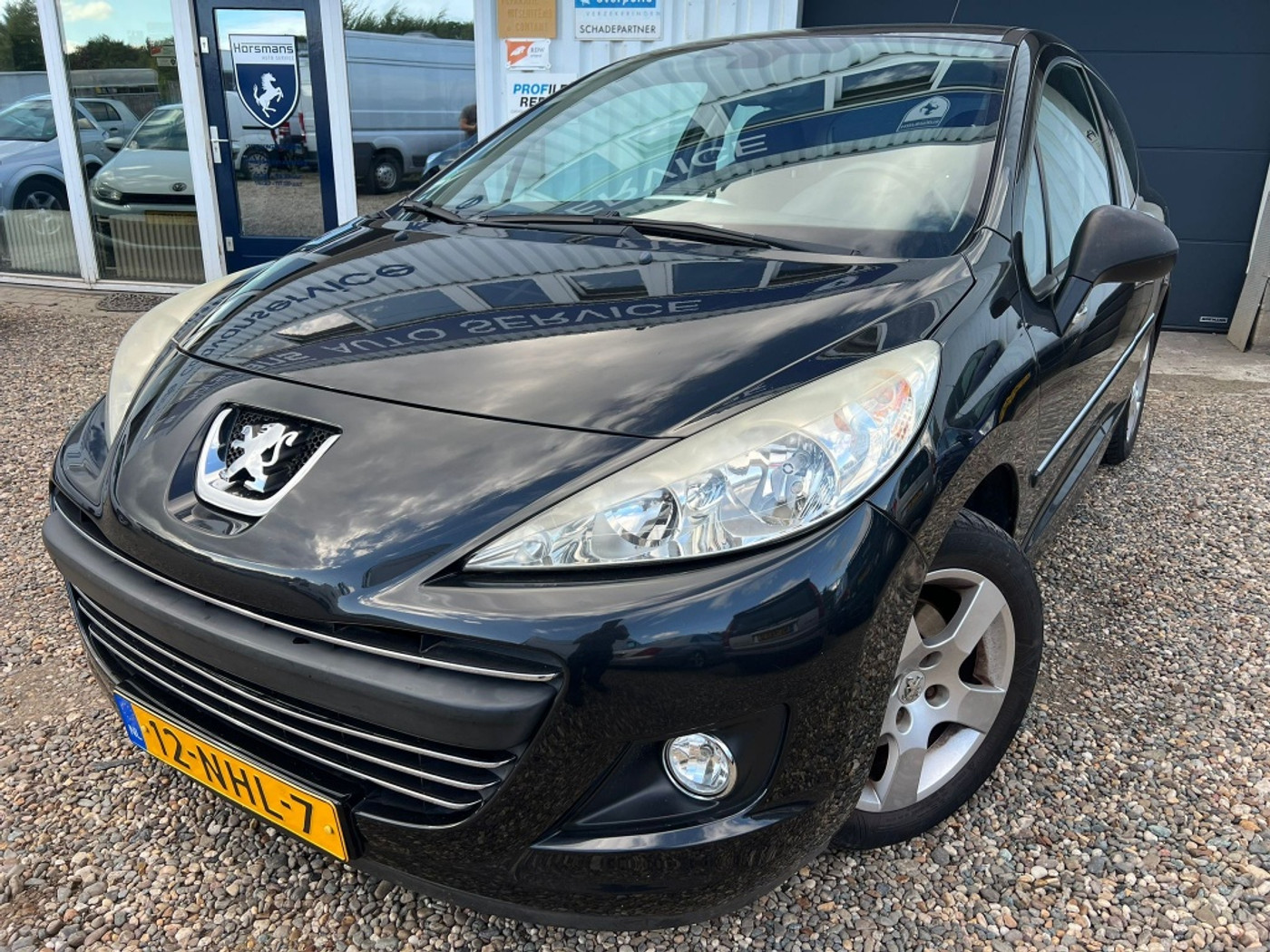 Peugeot 207 gereserveerd 2010 - voorkant