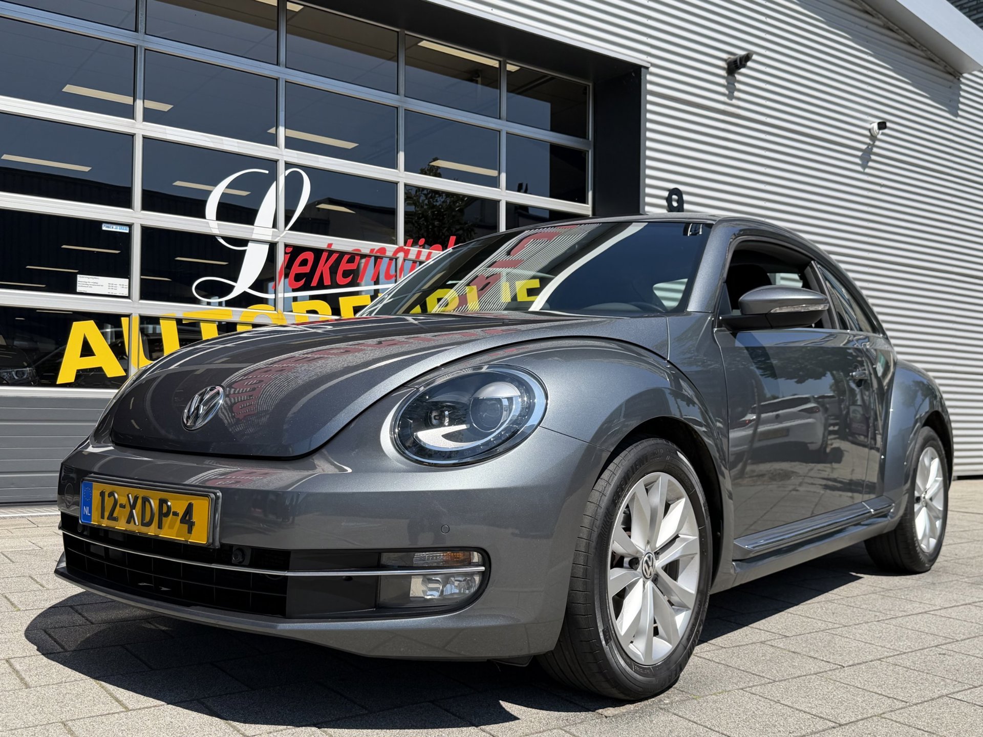 Volkswagen Beetle 1.2 TSI Designo Edition - Navigatie I Airco I PDC I LED/Xenon I Sport velgen I Dealer onderhouden 2012 - voorkant