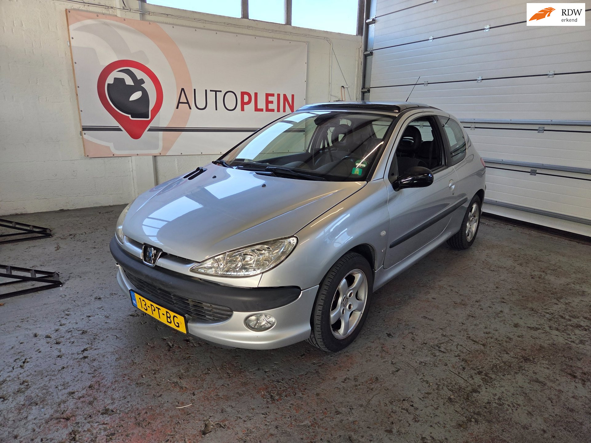 Peugeot 206 2.0-16V GTI 2002 - voorkant