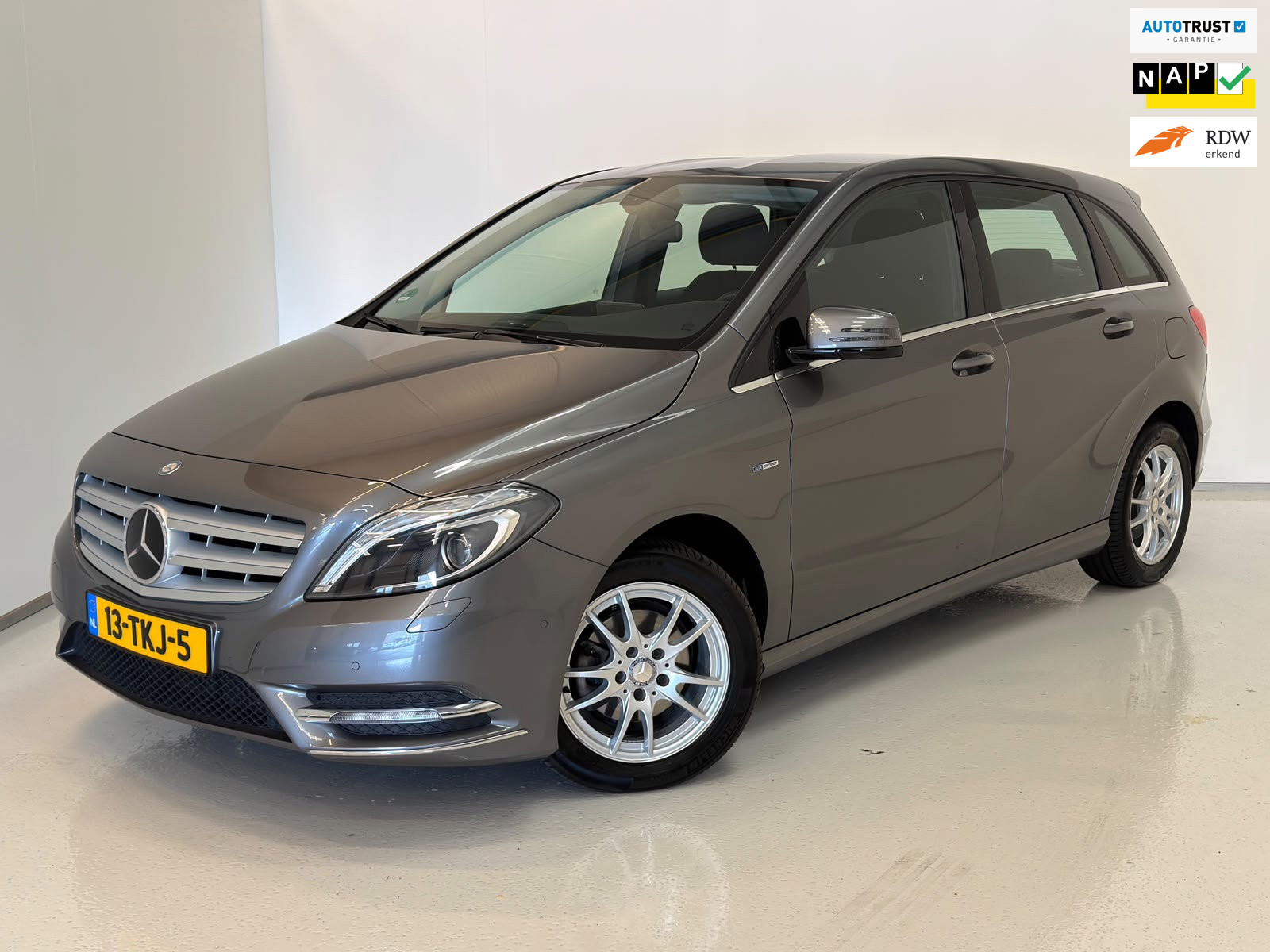 Mercedes-Benz B 180 180 Ambition / NL-auto / 1e eig. / Dealeronderhouden 2012 - voorkant