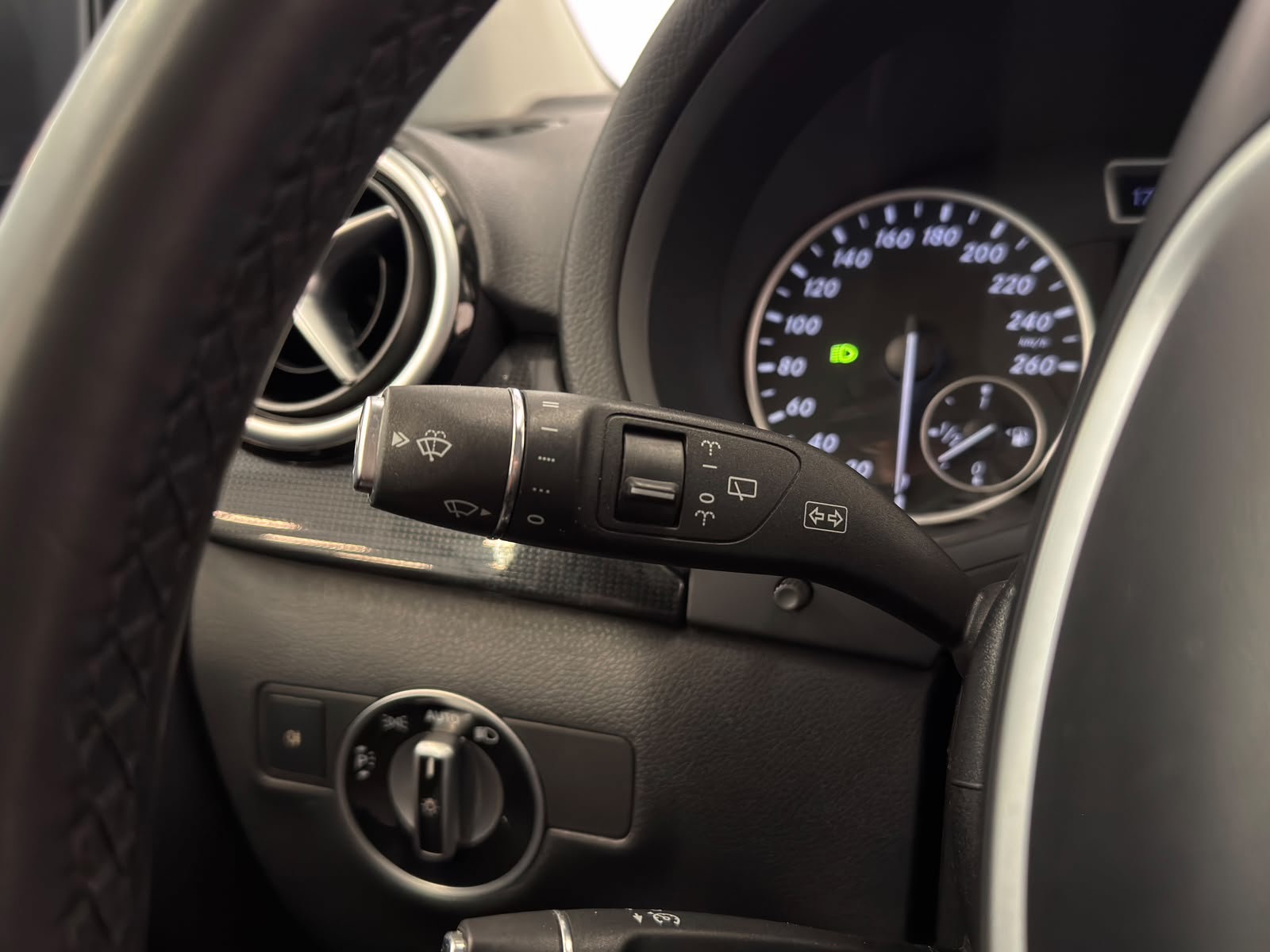 Foto van Mercedes-Benz B 180