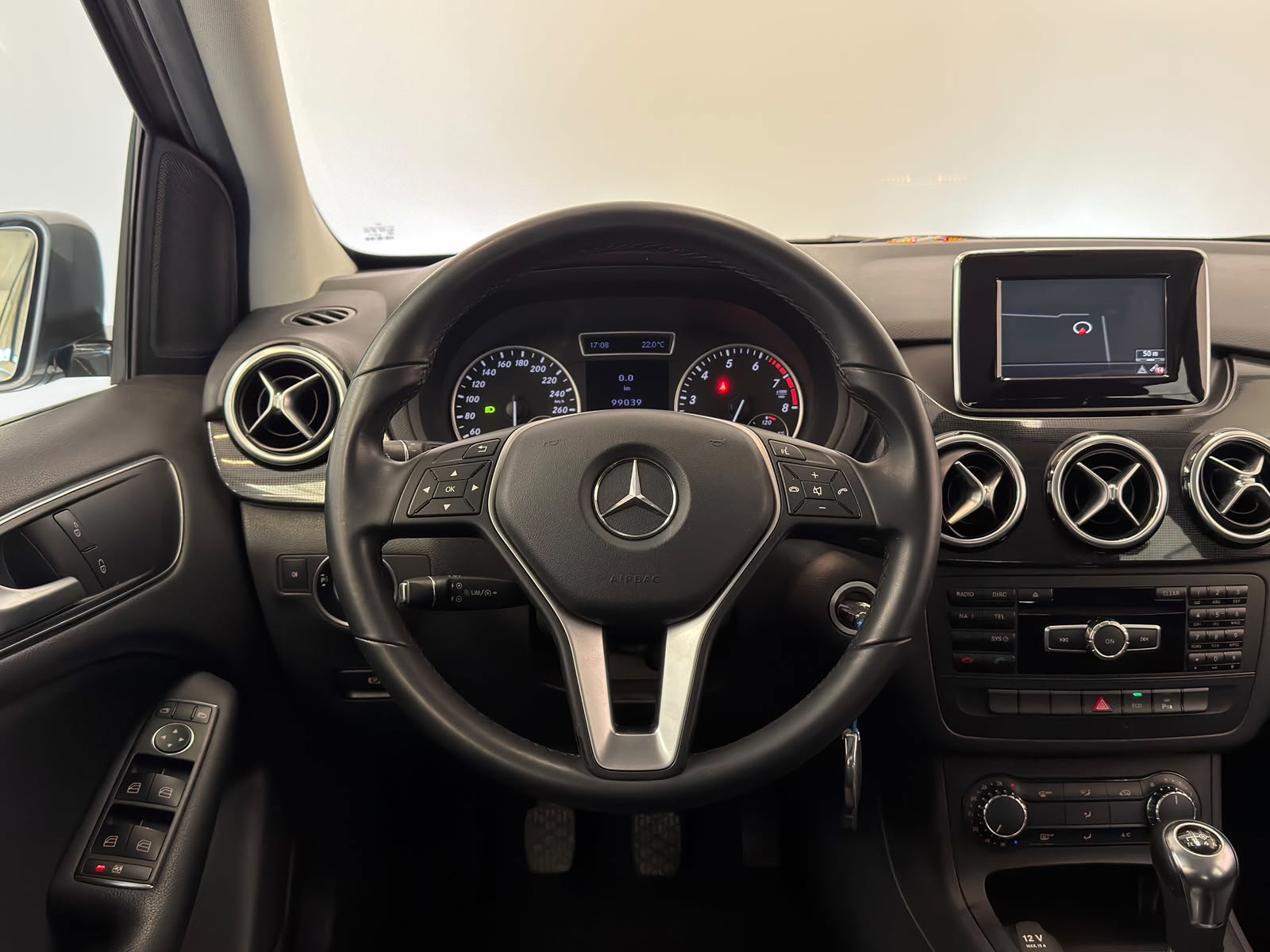Foto van Mercedes-Benz B 180