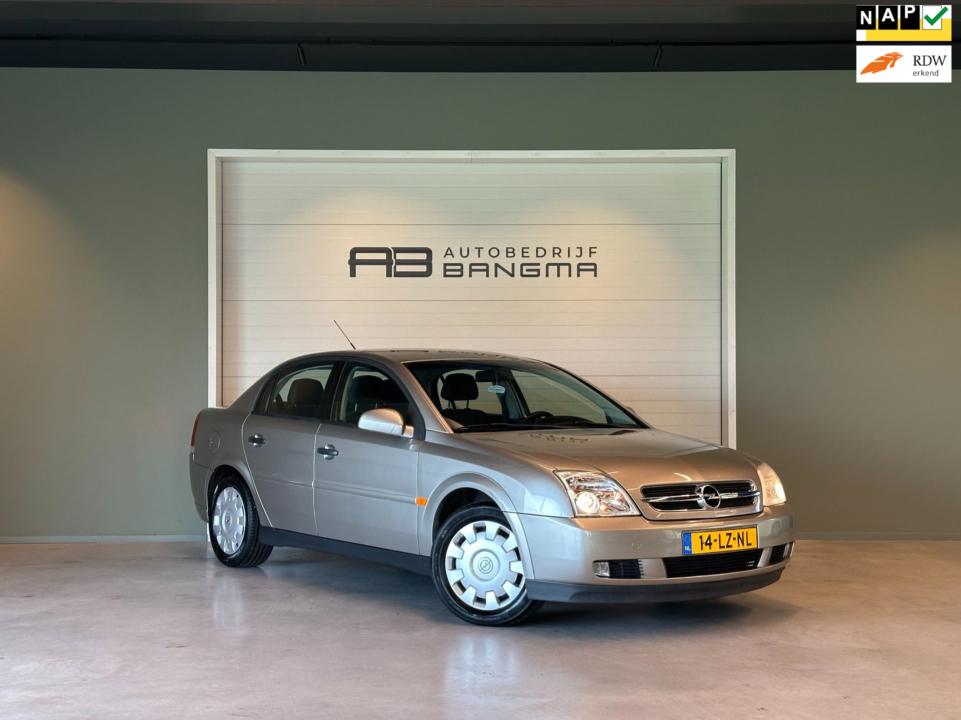 Opel Vectra-c 1.8-16V COMFORT NAVIGATOR|CLIMA AIRCO|2e EIGENAAR|NL-AUTO MET 95.685 KM NAP!|NIEUWE APK+ONDERHOUDSBEURT BIJ AFLEVERING 2003 - voorkant
