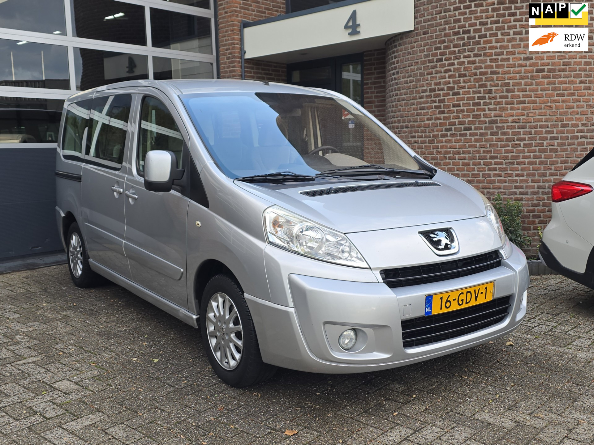 Peugeot Expert 2.0 HDI XT L1 8p |Nap |Clima |Cruise |Trekhaak 2008 - voorkant