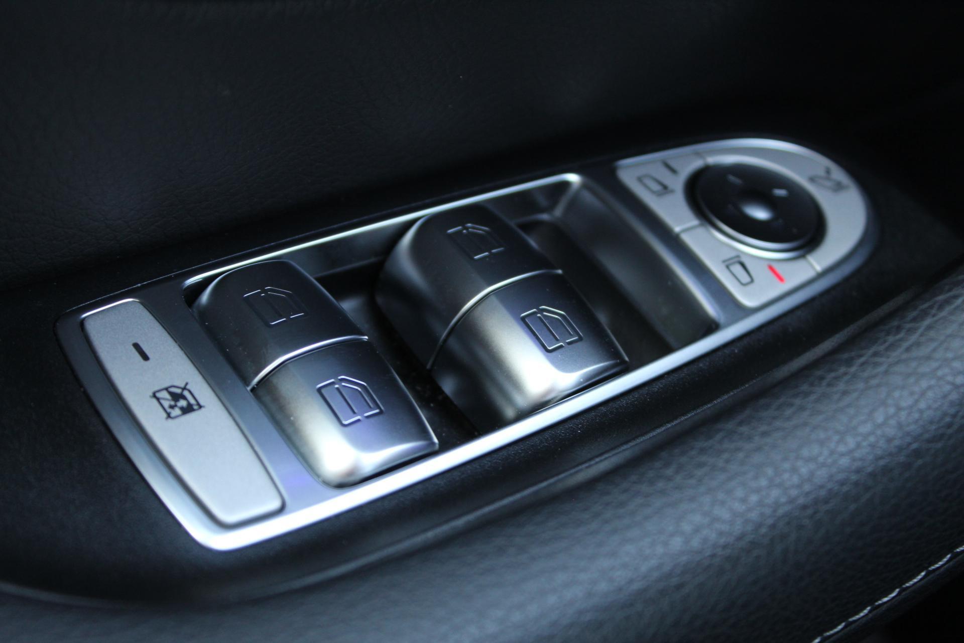 Foto van Mercedes-Benz E 300 E