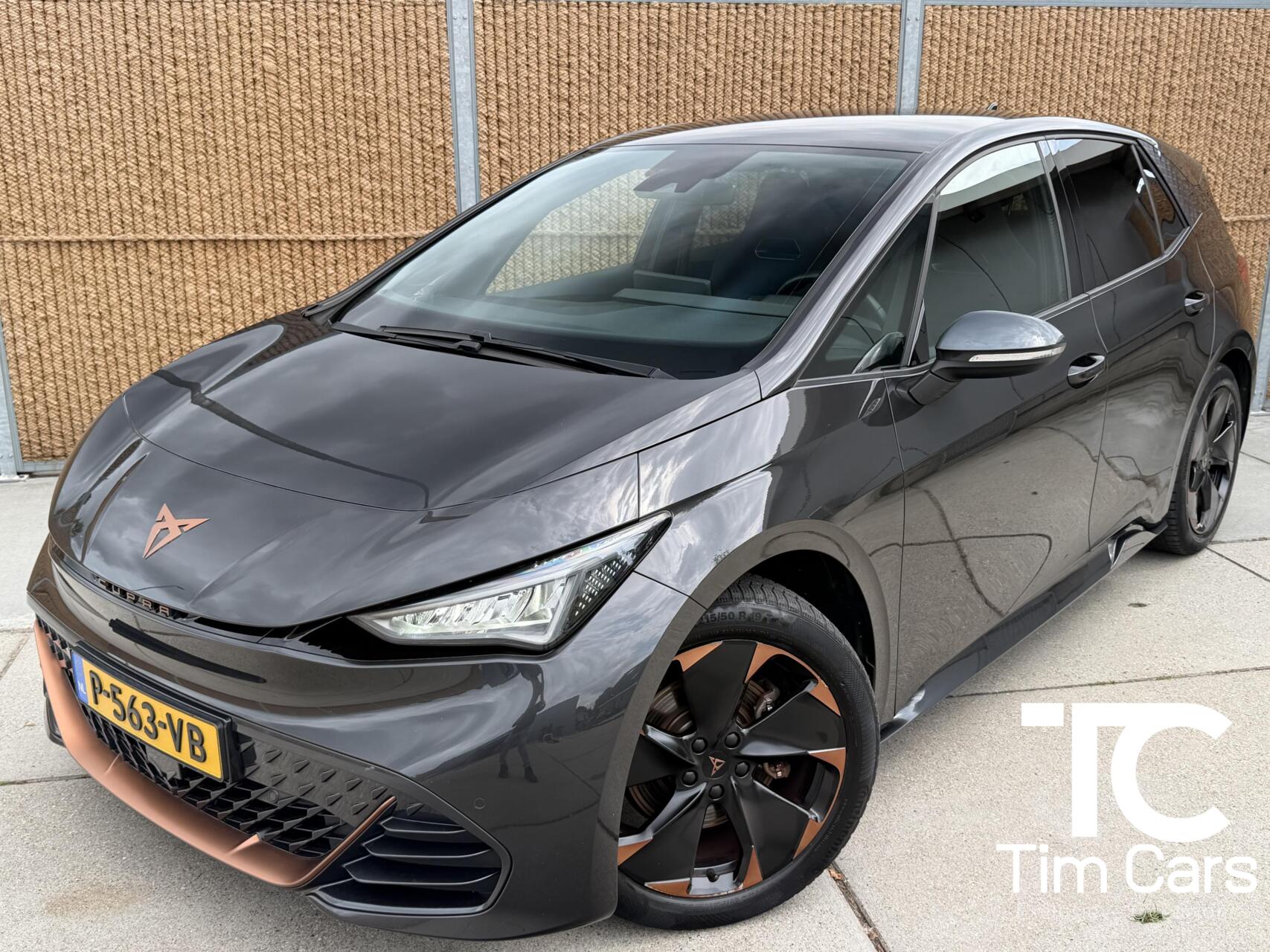 Cupra Born Adrenaline One 62 kWh Stuur en- stoelverwarming | LED verlichting | Apple CarPlay/Android Auto | Cruise control adaptief | Climate control | Parkeersensoren voor en achter | Achteruitrijcamera 2022 - voorkant