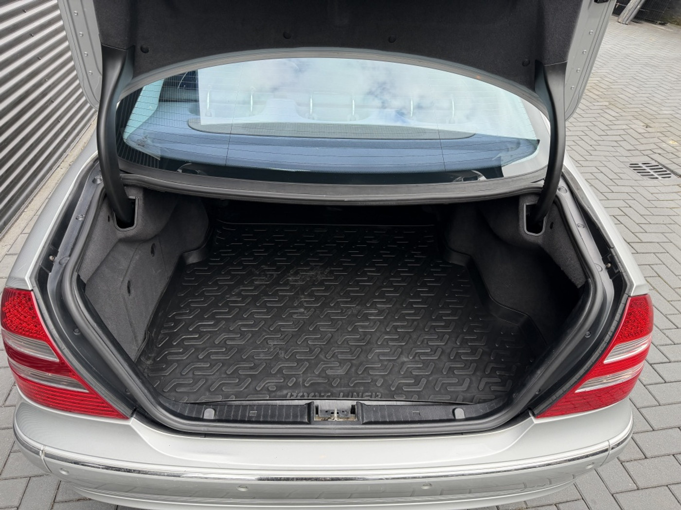 Foto van Mercedes-Benz E 240