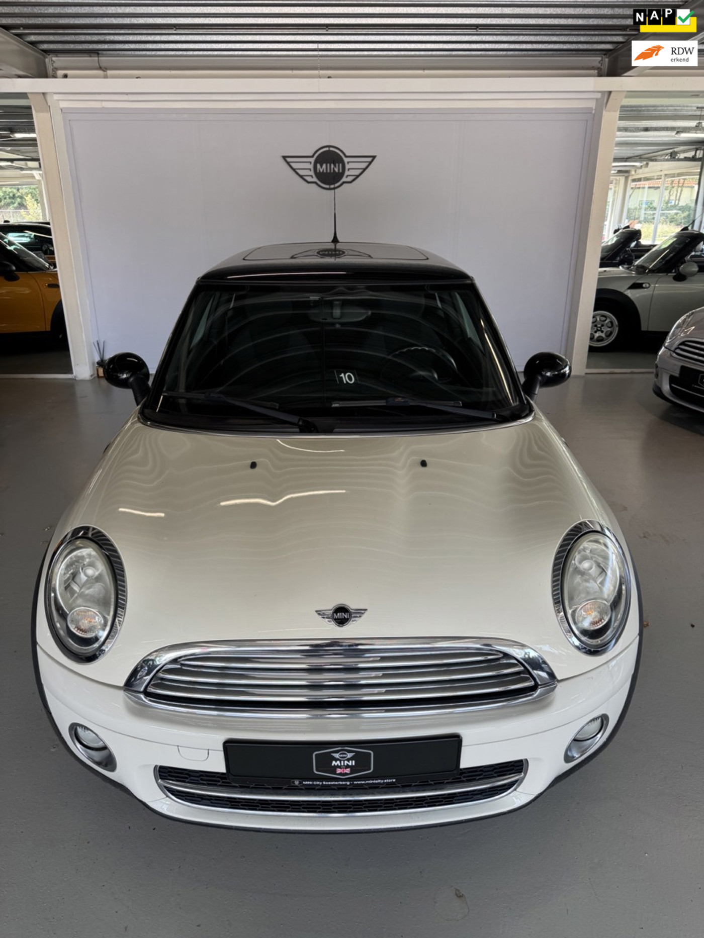 Mini Cooper 1.6 Cooper Business Line ( 3 MAANDEN GARANTIE ) 2010 - voorkant