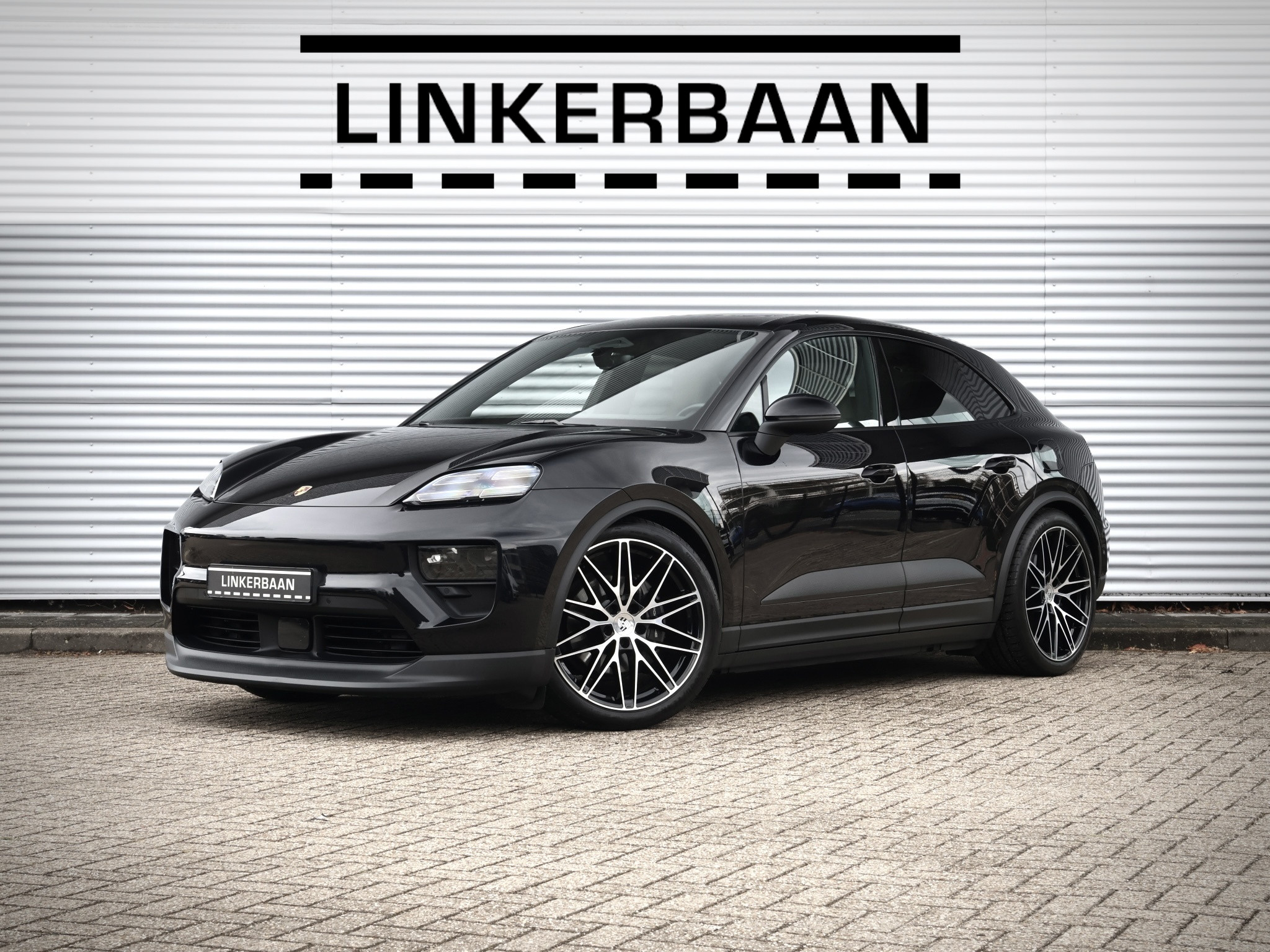 Porsche Macan 4 4 100kWh | Pano | Luchtvering | PDLS | Sport Chrono | Bose | 22 inch | NL Auto | 2024 - voorkant