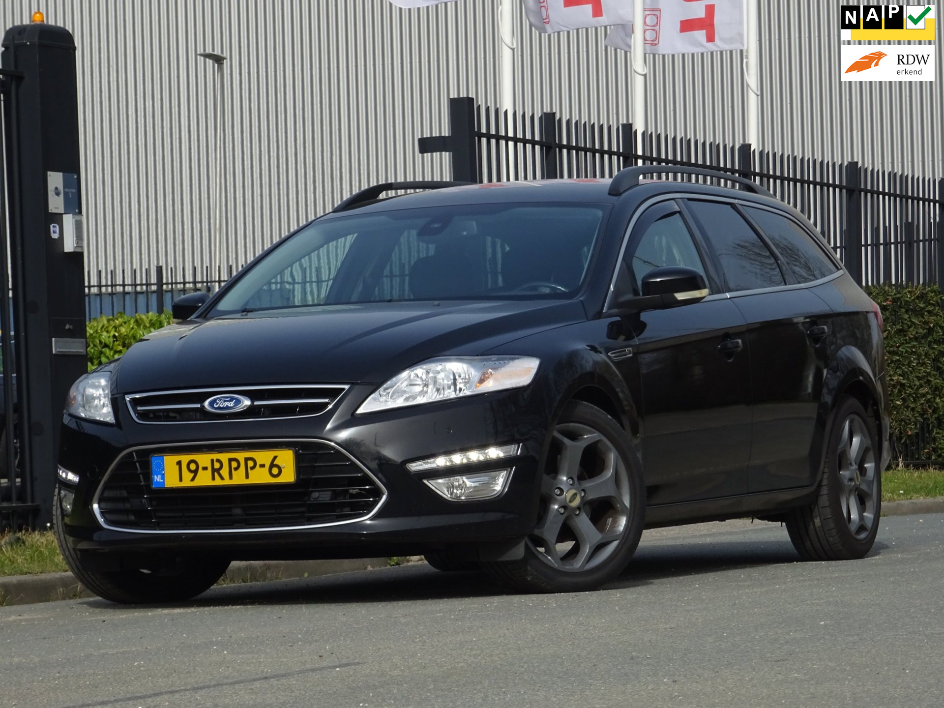 Ford Mondeo 2.0 EcoBoost Titanium AUT. NAP/NAVI/PDC 2011 - voorkant