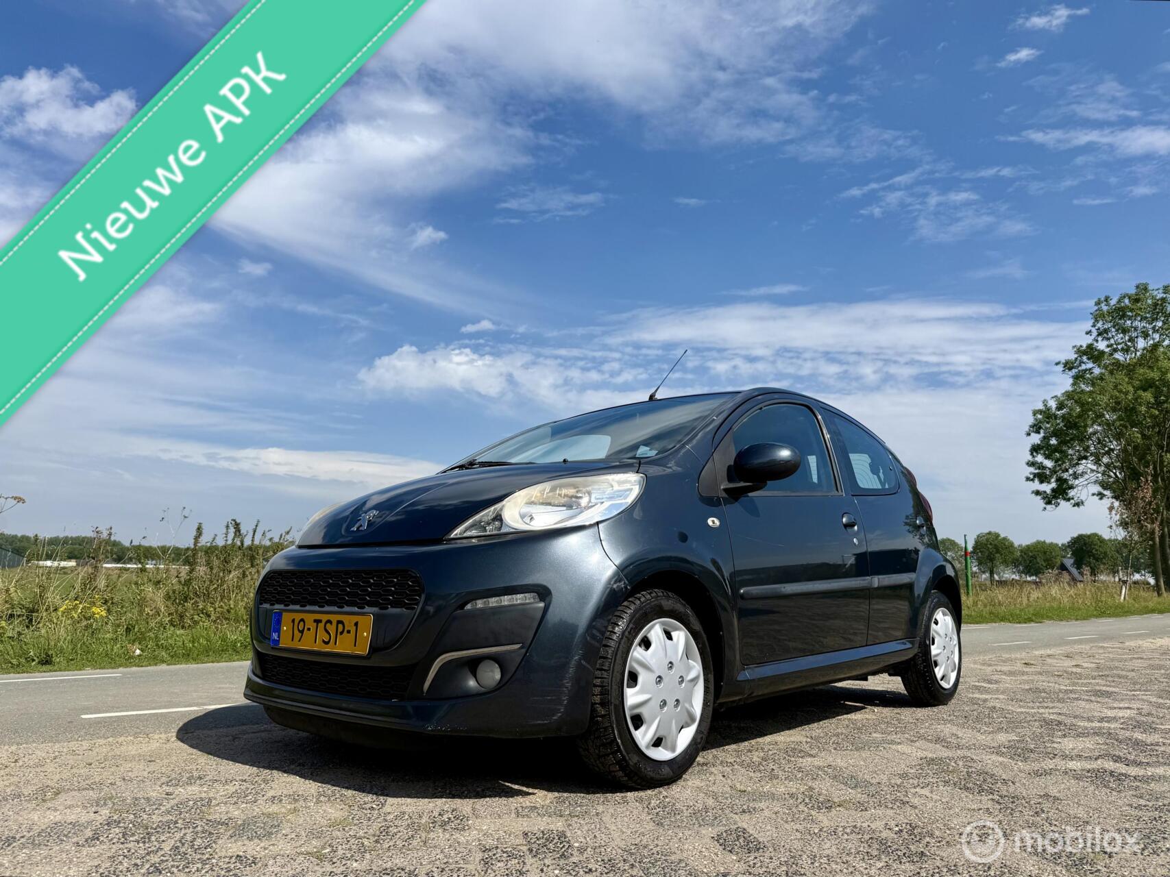 Peugeot 107 1.0 Active 2012 - voorkant