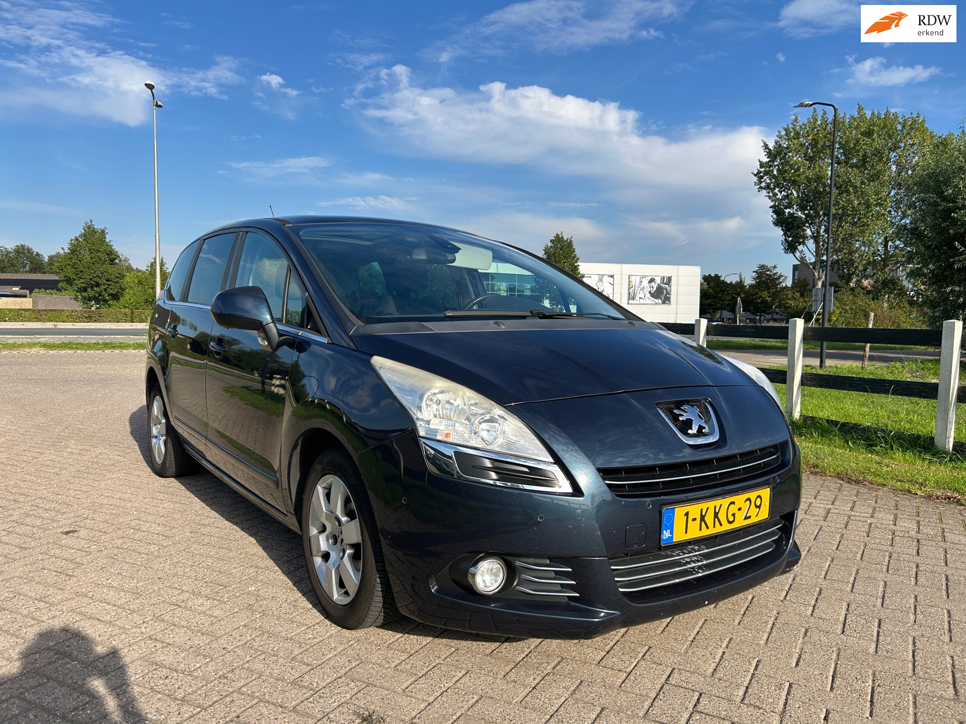 Peugeot 5008 1.6 e-HDi Blue Lease 5p. AUTOMAAT 2013 - voorkant