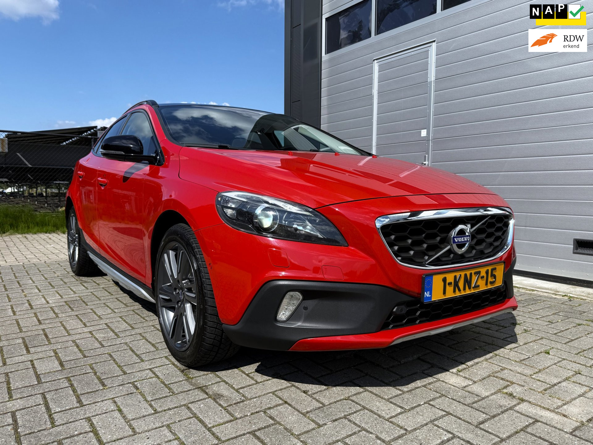 Volvo V40 Cross Country 1.6 D2 Summum - Pano - Navigatie - Lederen Bekleding - Achteruitrijcamera - Parkeer Assistent - Xenon 2013 - voorkant