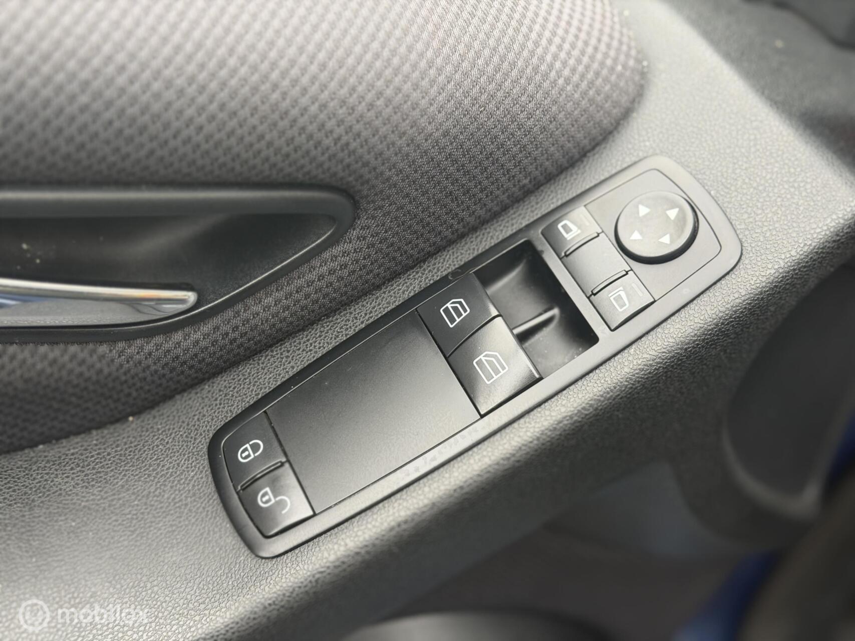Foto van Mercedes-Benz B 200