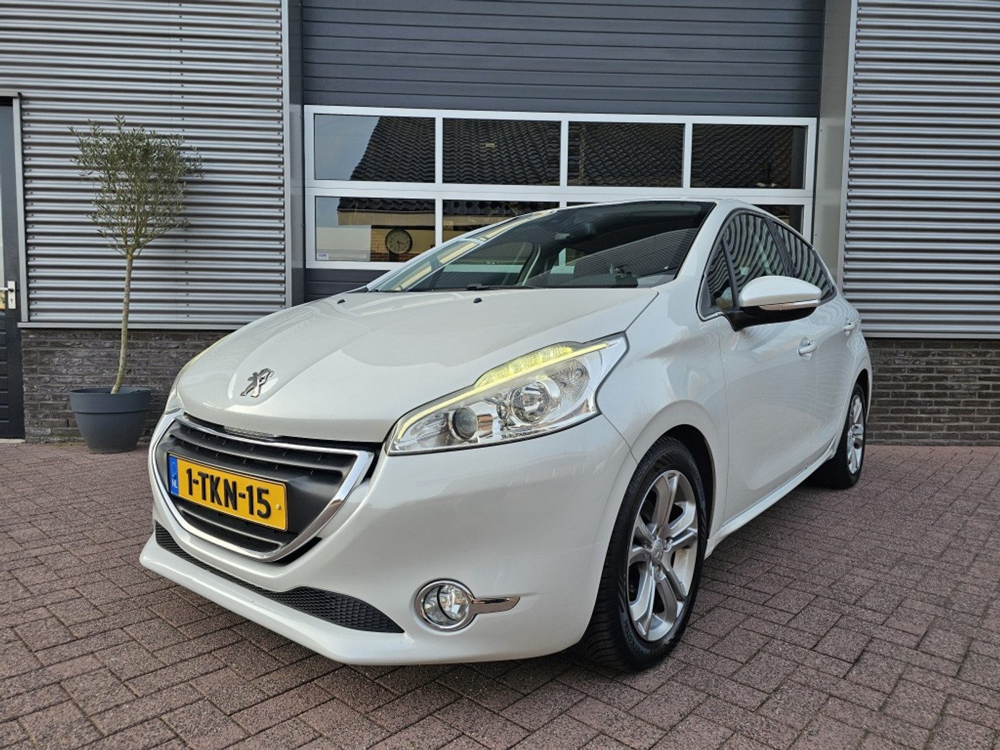 Peugeot 208 1.6 e-HDi Blue Lease 2014 - voorkant