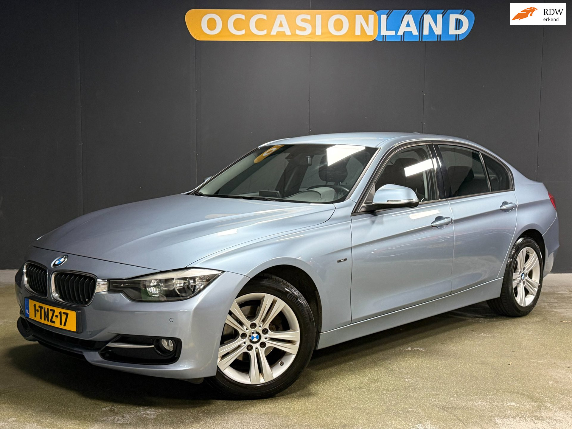 BMW 316i 316i Business|BLUETOOTH|NAVI|AIRCO|CRUISE|PDC|17INCH| 2014 - voorkant