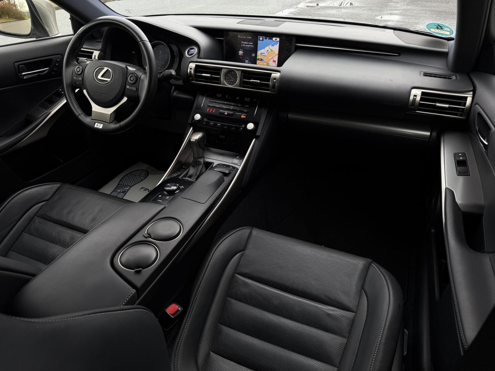 Foto van Lexus Lexus Is300h