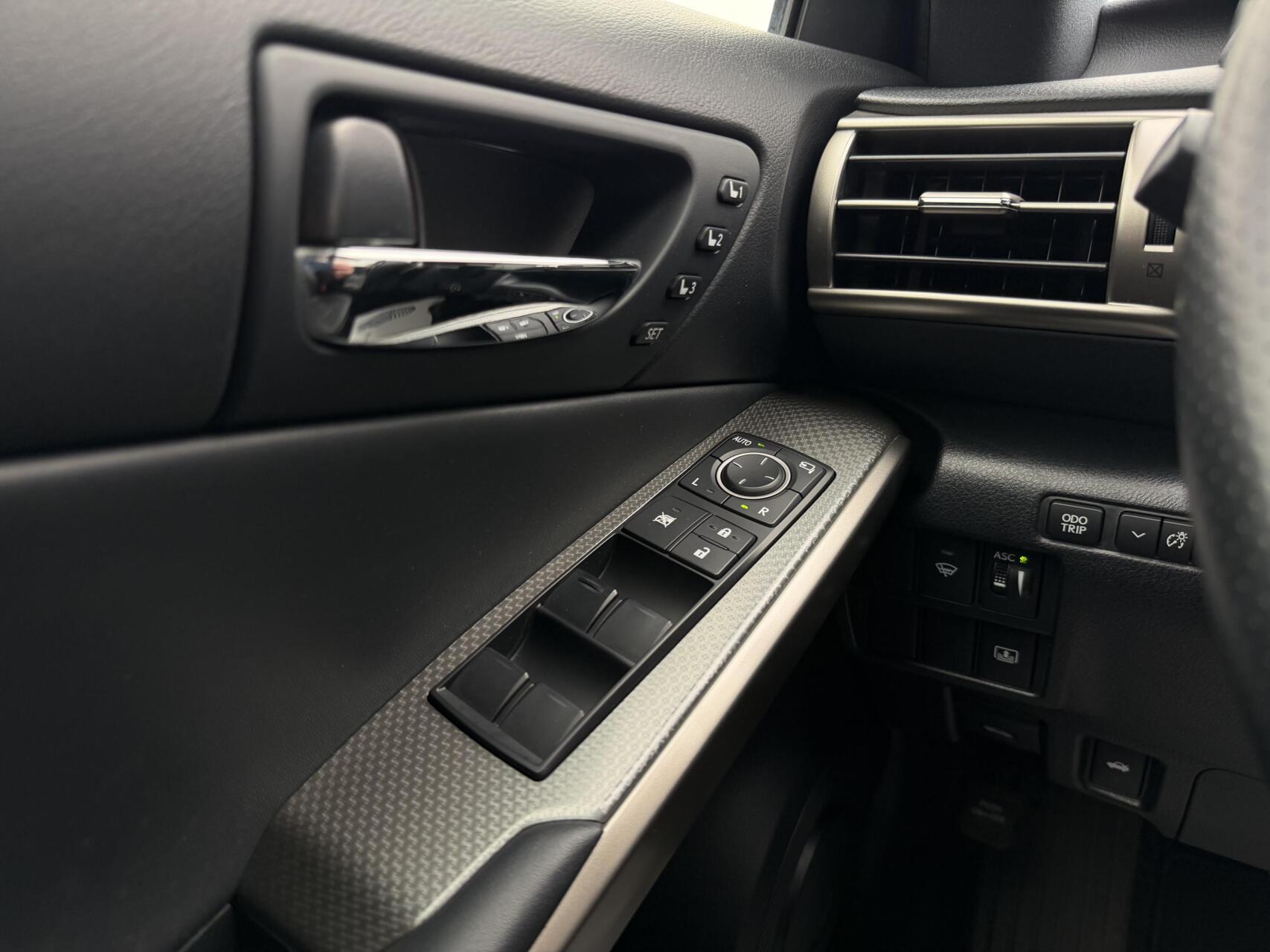 Foto van Lexus Lexus Is300h