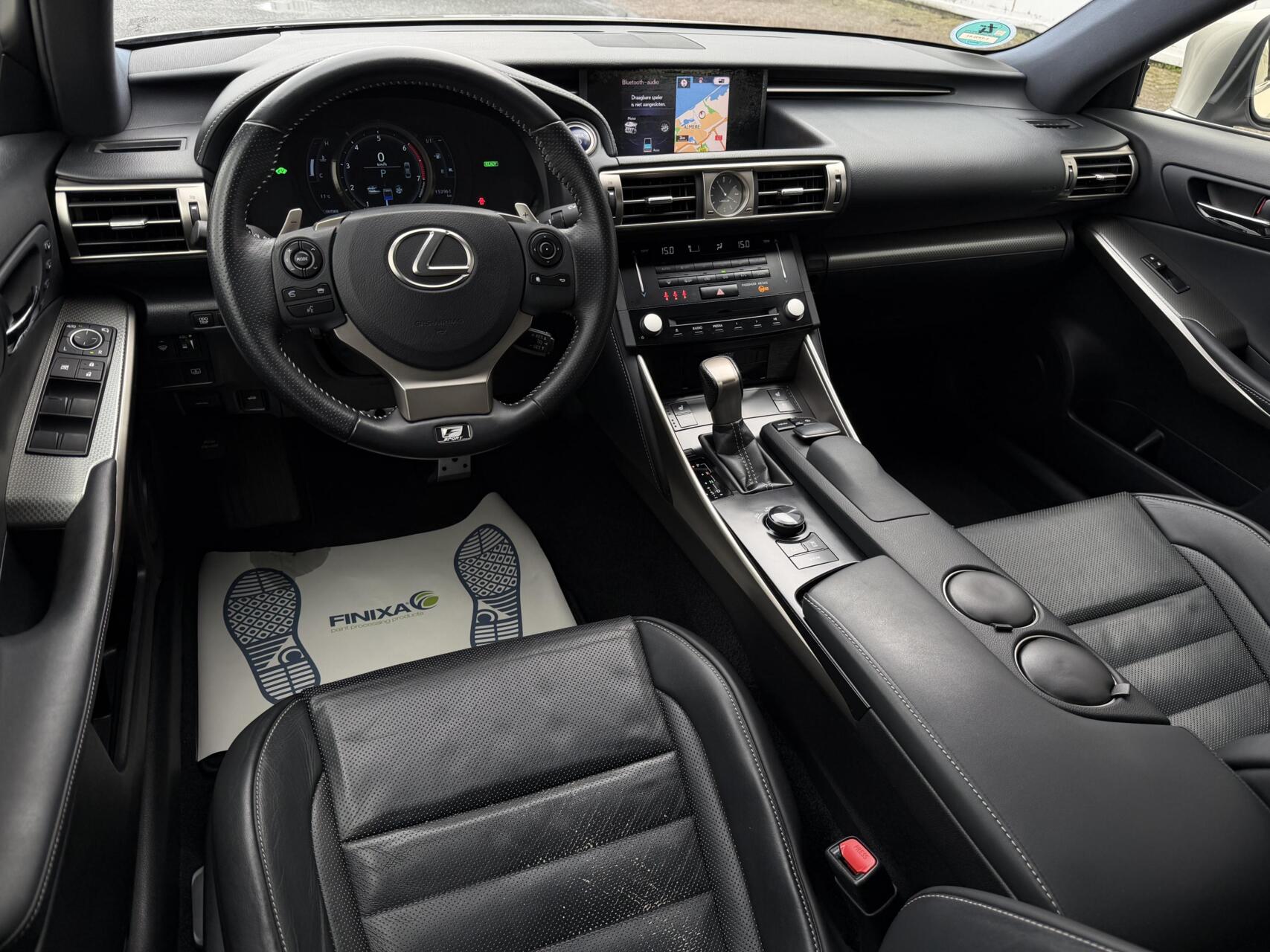 Foto van Lexus Lexus Is300h