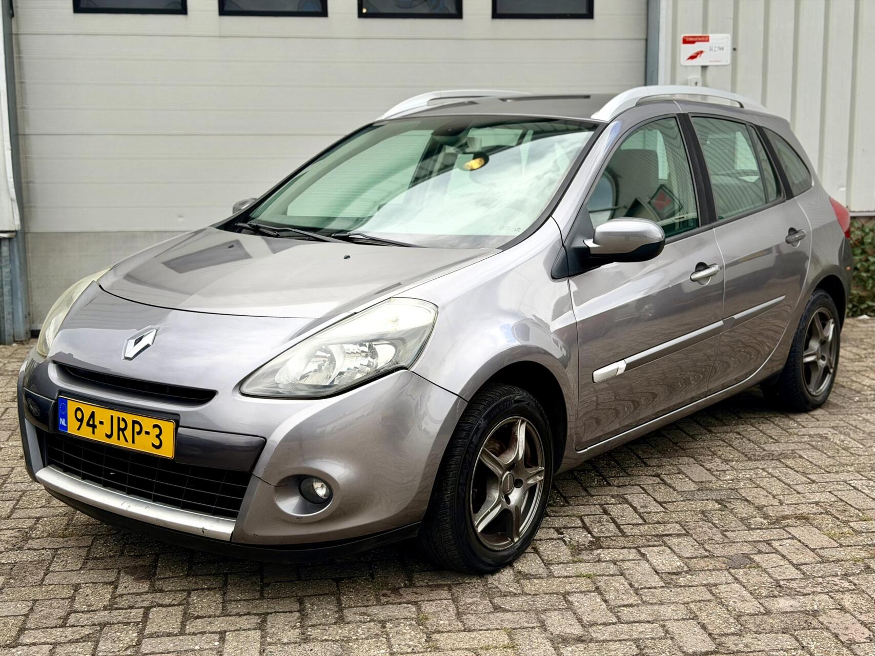 Renault Clio Estate 1.6-16V Dynamique 2009 - voorkant