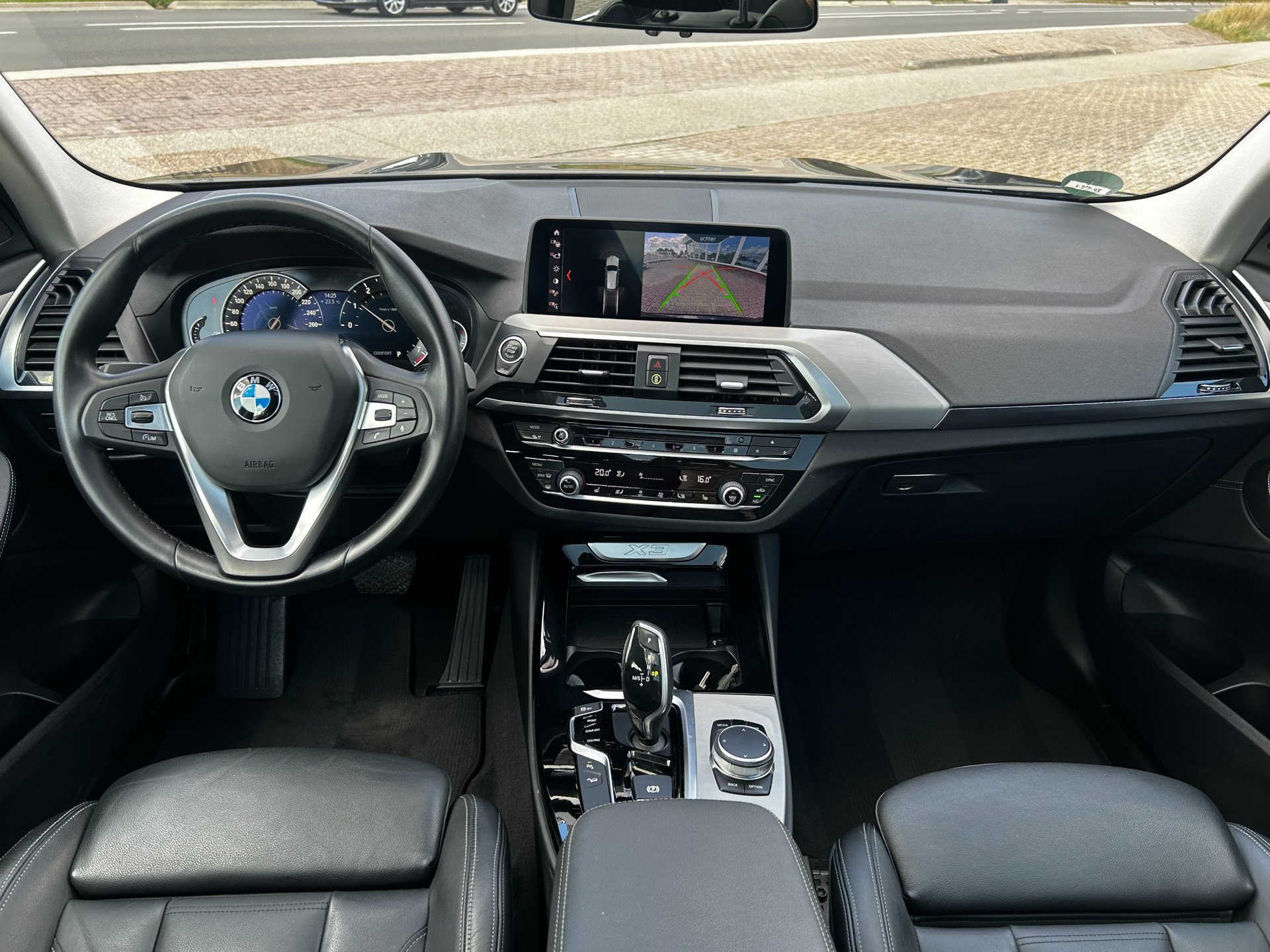 Foto van BMW X3 Xdrive20i