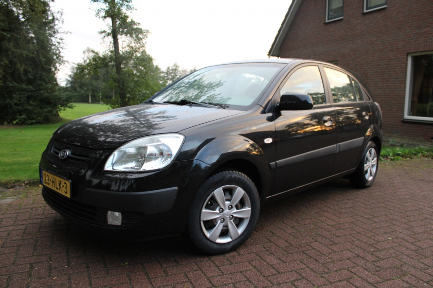 Kia Rio 1.4 X-pect-5 drs-trekhaak-inruil mog 2009 - voorkant