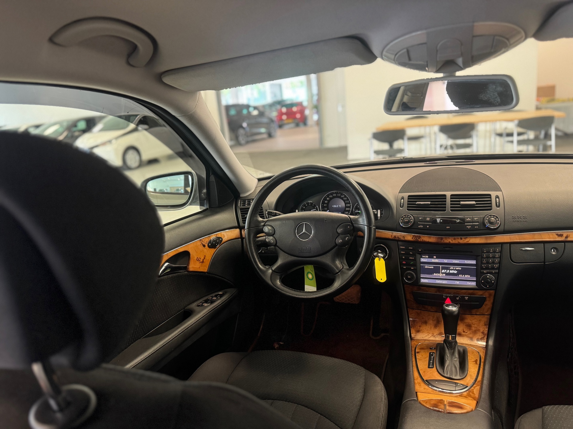 Foto van Mercedes-Benz E 230