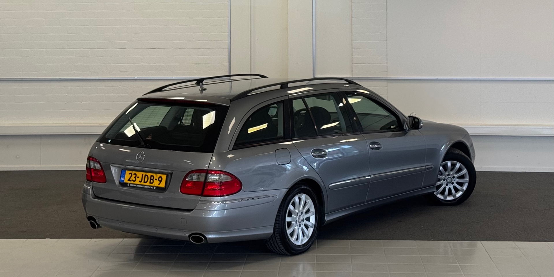 Foto van Mercedes-Benz E 230