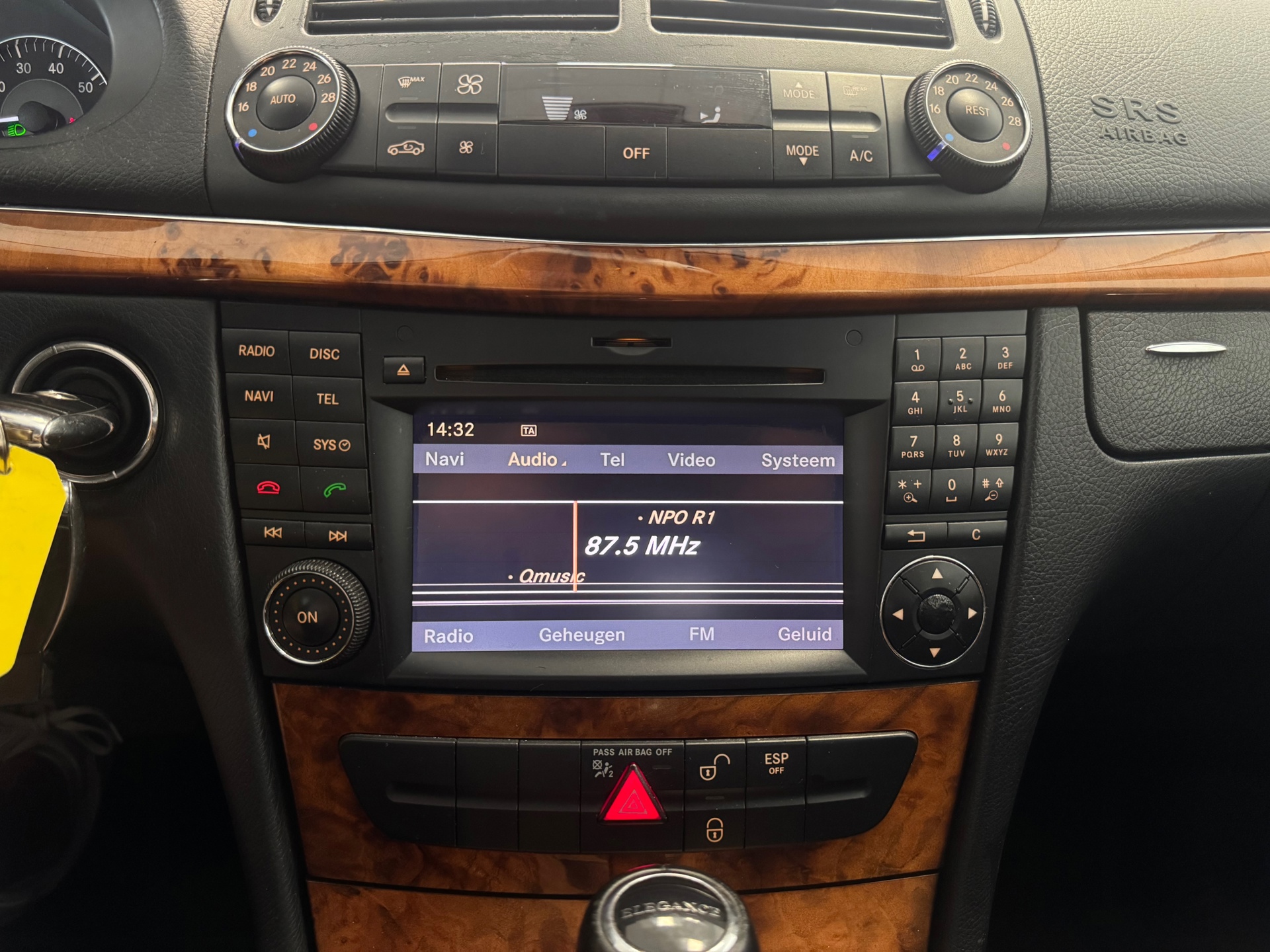 Foto van Mercedes-Benz E 230