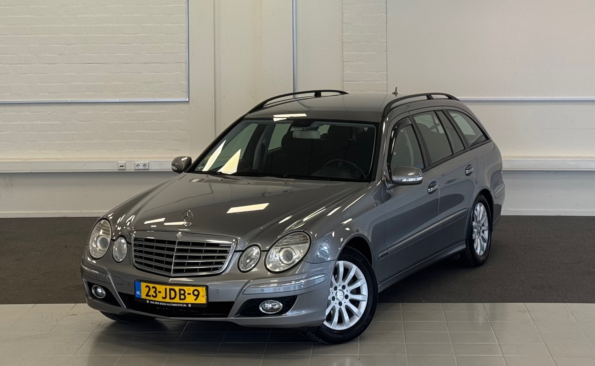 Foto van Mercedes-Benz E 230